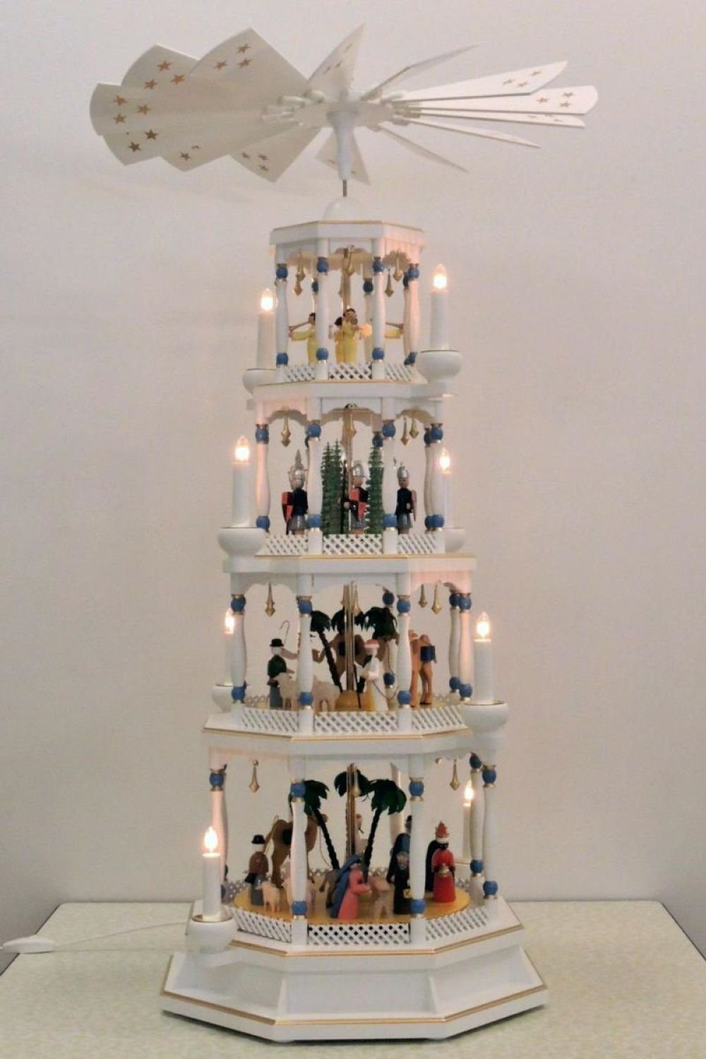 Richard Glaesser Weihnachtspyramide Heilige Familie, elektrisch beleuchtet u. betrieben, Höhe 100cm, Handwerkskunst original Erzgebirge
