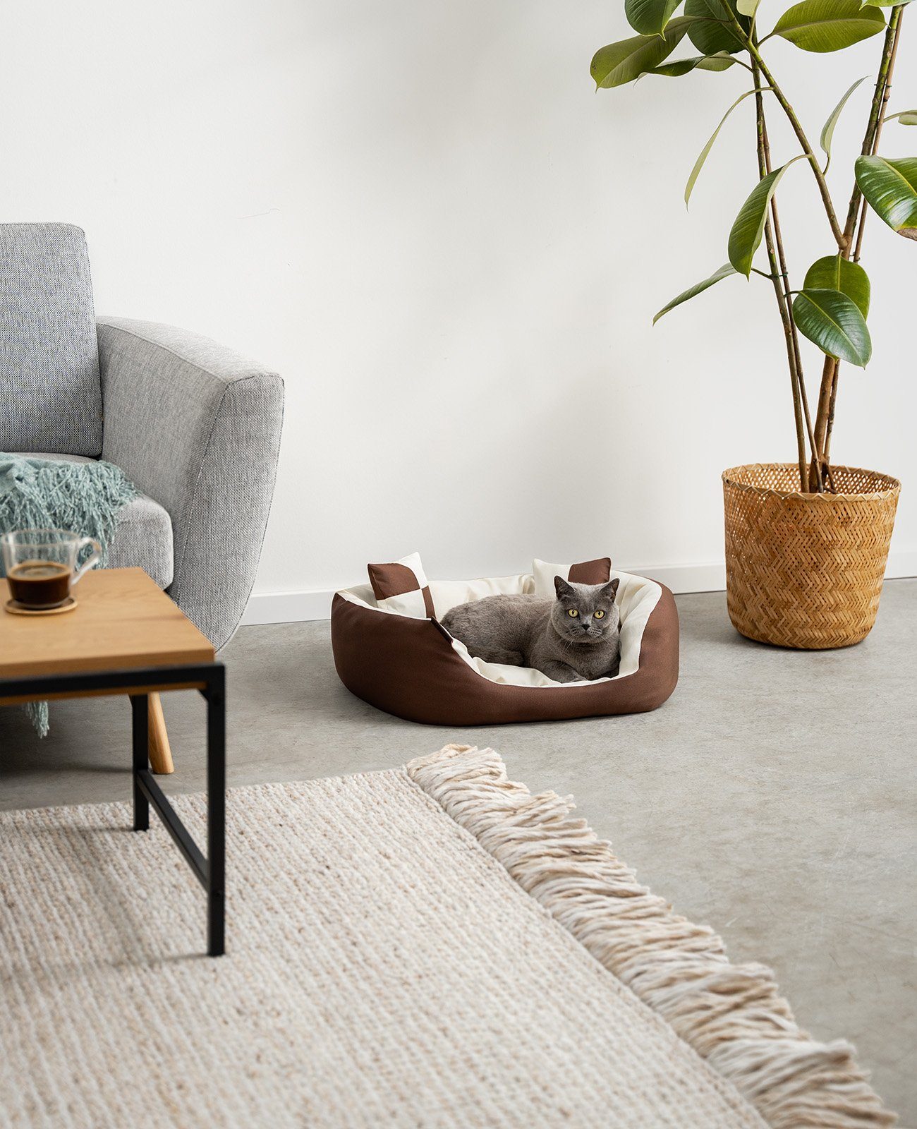 lionto Tierkissen, Wendekörbchen 4-in-1 Heimtierbett, 65x50 cm, braun/beige, Textil wasserabweisend, mit Wendekissen, kratzfest & pflegeleicht