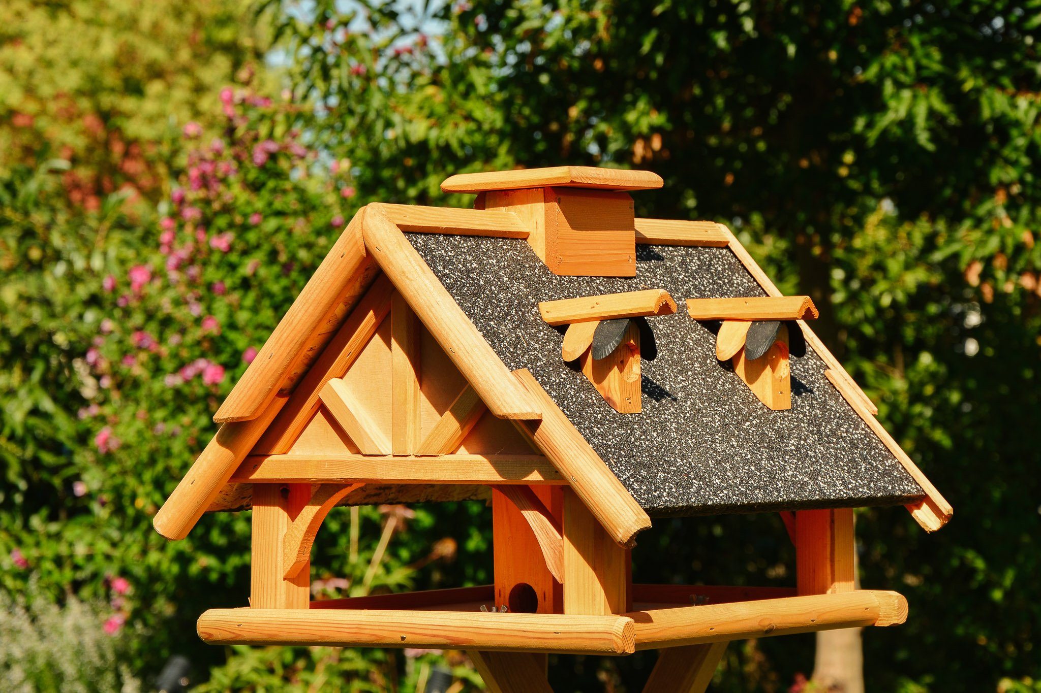 DSH DEKO SHOP HANNUSCH Vogelhaus V 19 Stein in weiß oder braun, • Holz mit Steinputz • 50 x 36 cm