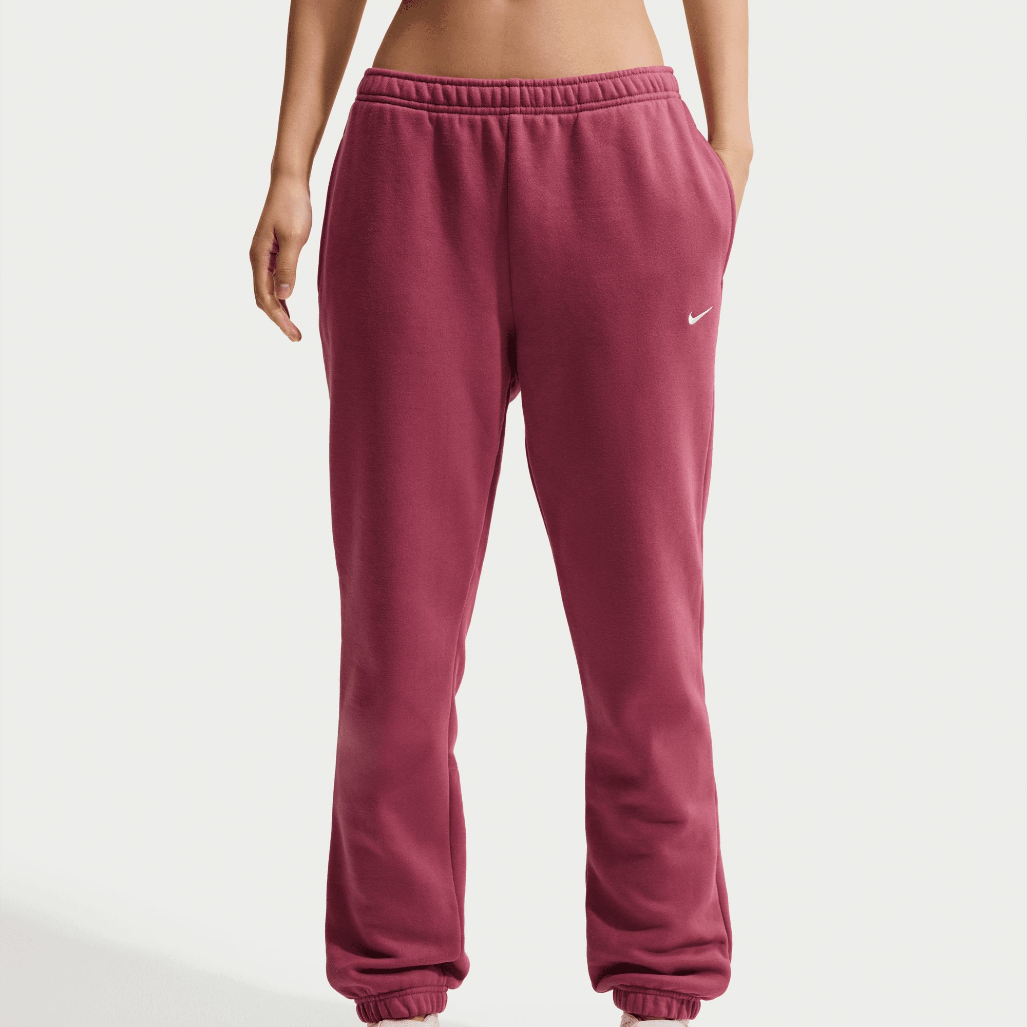 Nike Sportswear Jogginghose W NK STDO FLC MW MR STD CF PNT mit sportlichem Look, aus weicher Sweatware, normal-weite Form
