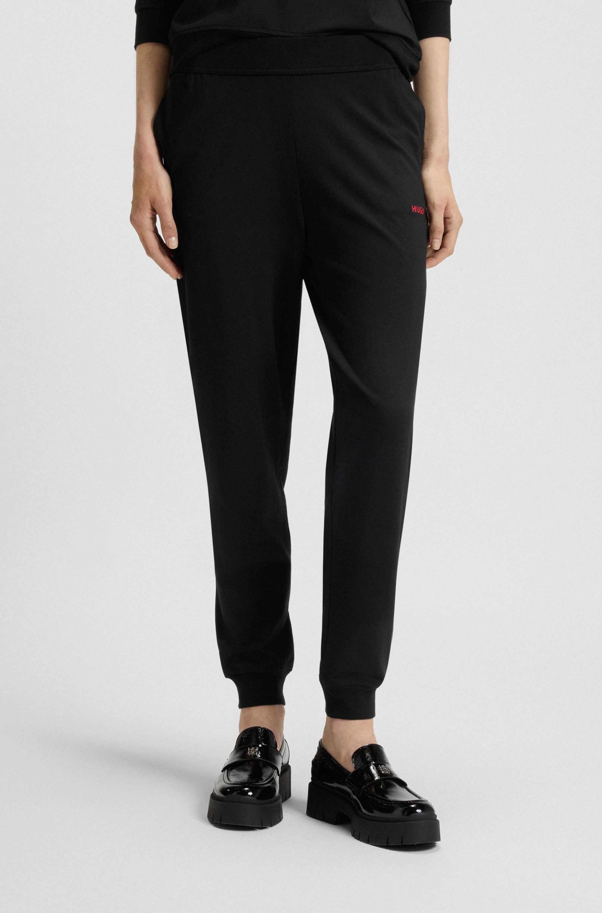 HUGO Sweathose SHUFFLE_PANTS 10249155 01 mit dezentem Logoschriftzug