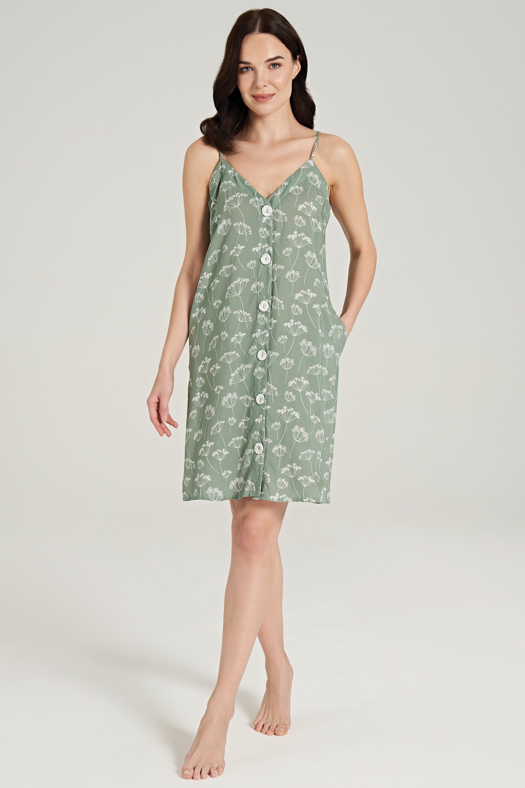 FEYZA Schlafanzug Damen Nachthemd mit Knopfleiste und Blumenmuster – in Grün oder Pink. Knopfleiste vorne für einfaches An- und Ausziehen
