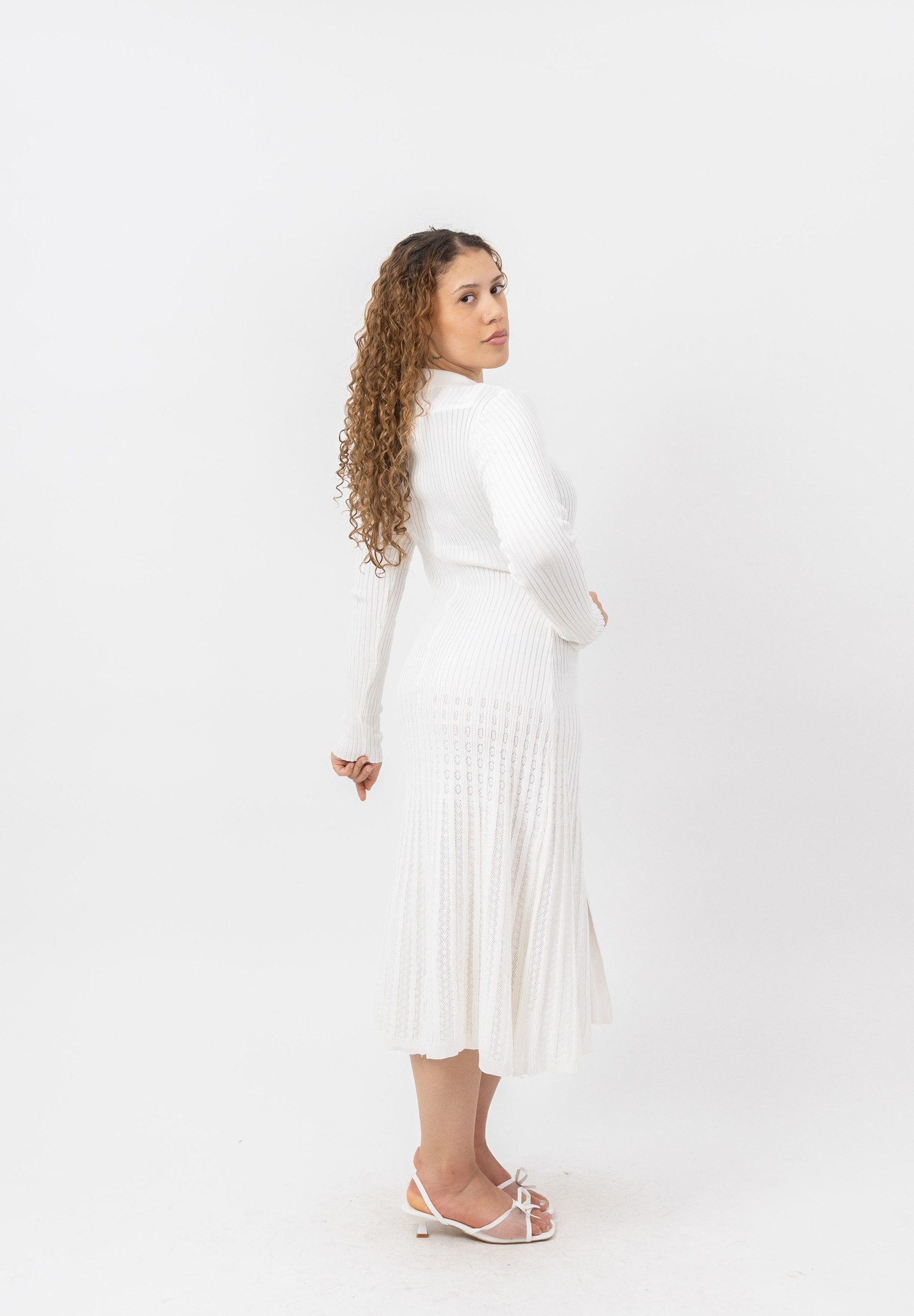 Elara Maxikleid — Damen Strickkleid in Midilänge mit Knopfleiste und Hemdkragen (1-tlg)