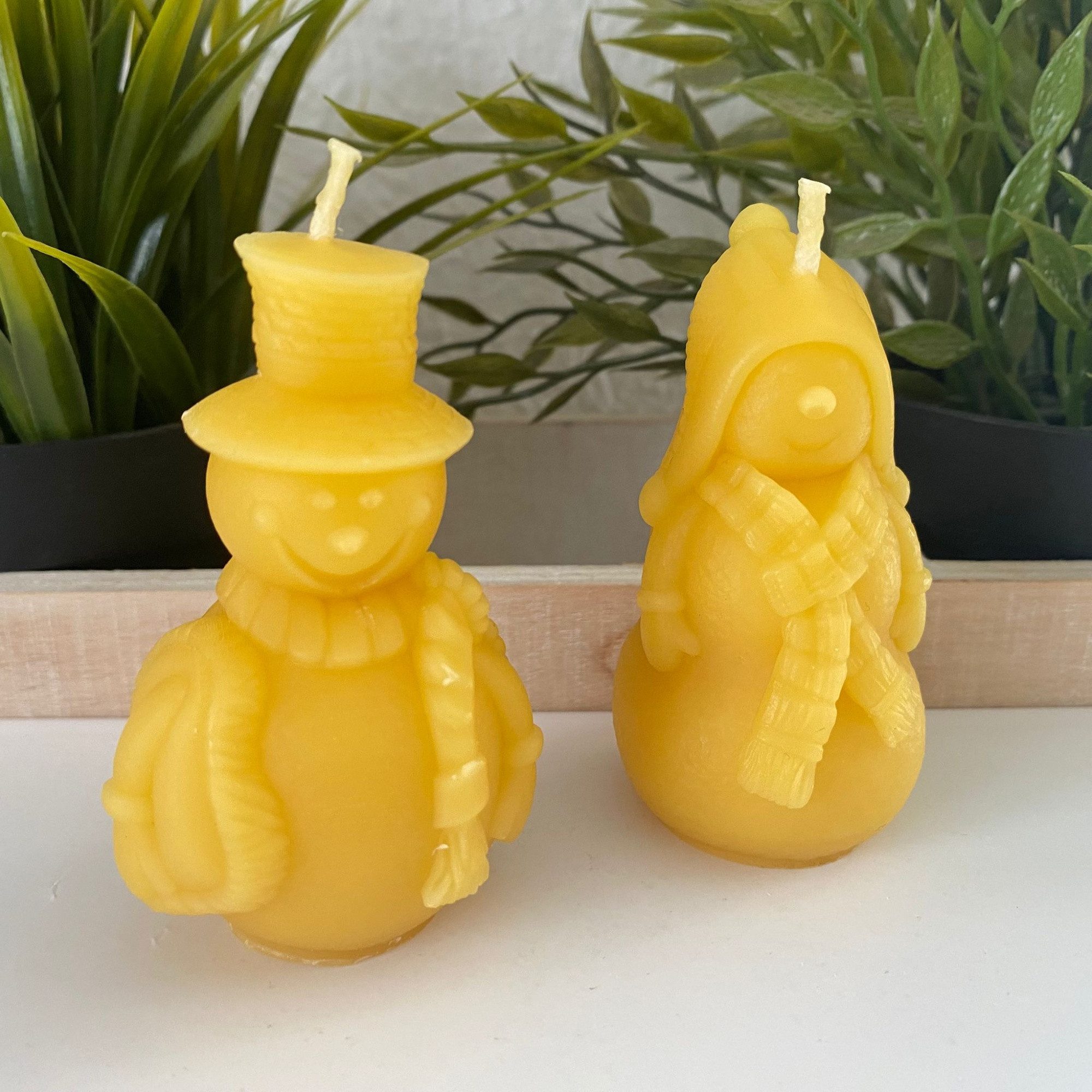 Aspinaworld Bienenwachskerze 2er Set Schneemann Kerze 8 cm natur – Zylinder und Zipfelmütze (2-tlg)