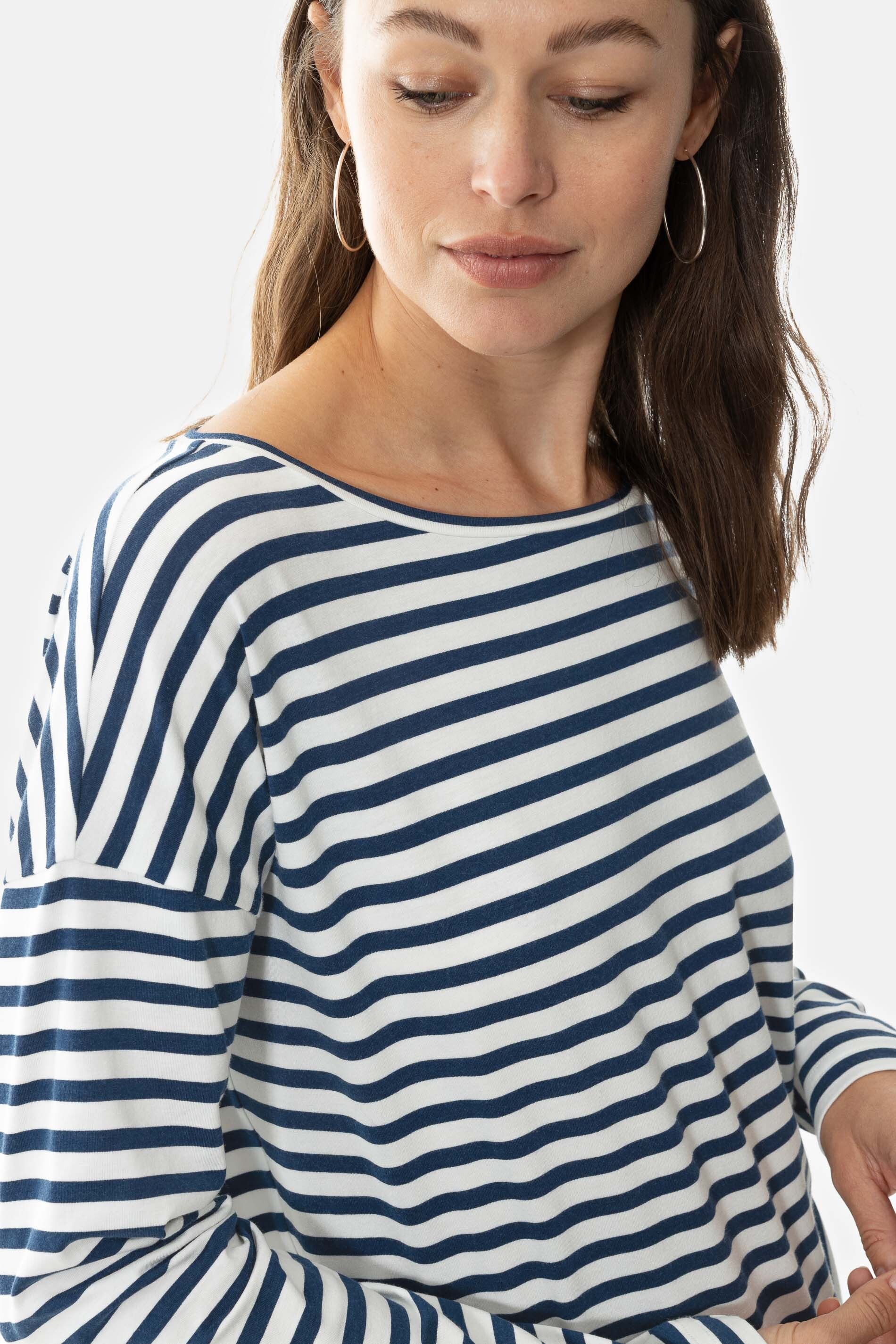 Mey Pyjamaoberteil Mey Damen Shirt Serie Cyra Mit feinem Ringel (1-tlg) Basic Shirt, zeitloses Design, Baumwoll-Mix, Rundhals