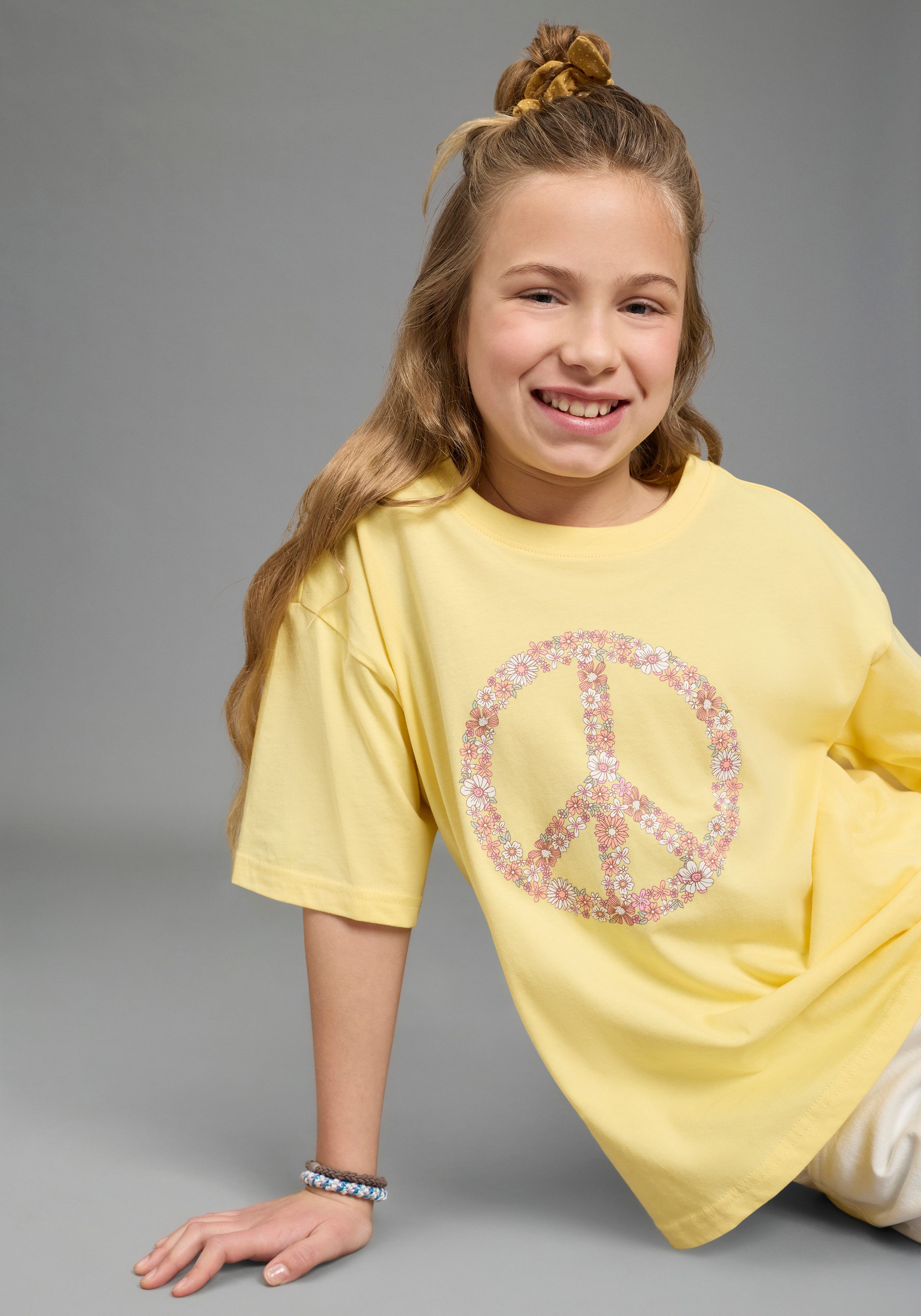 KIDSWORLD T-Shirt T-Shirt Peacezeichen-Druck lässige Passform, Kurzarm, mit Rundhalsausschnitt, aus Baumwolle