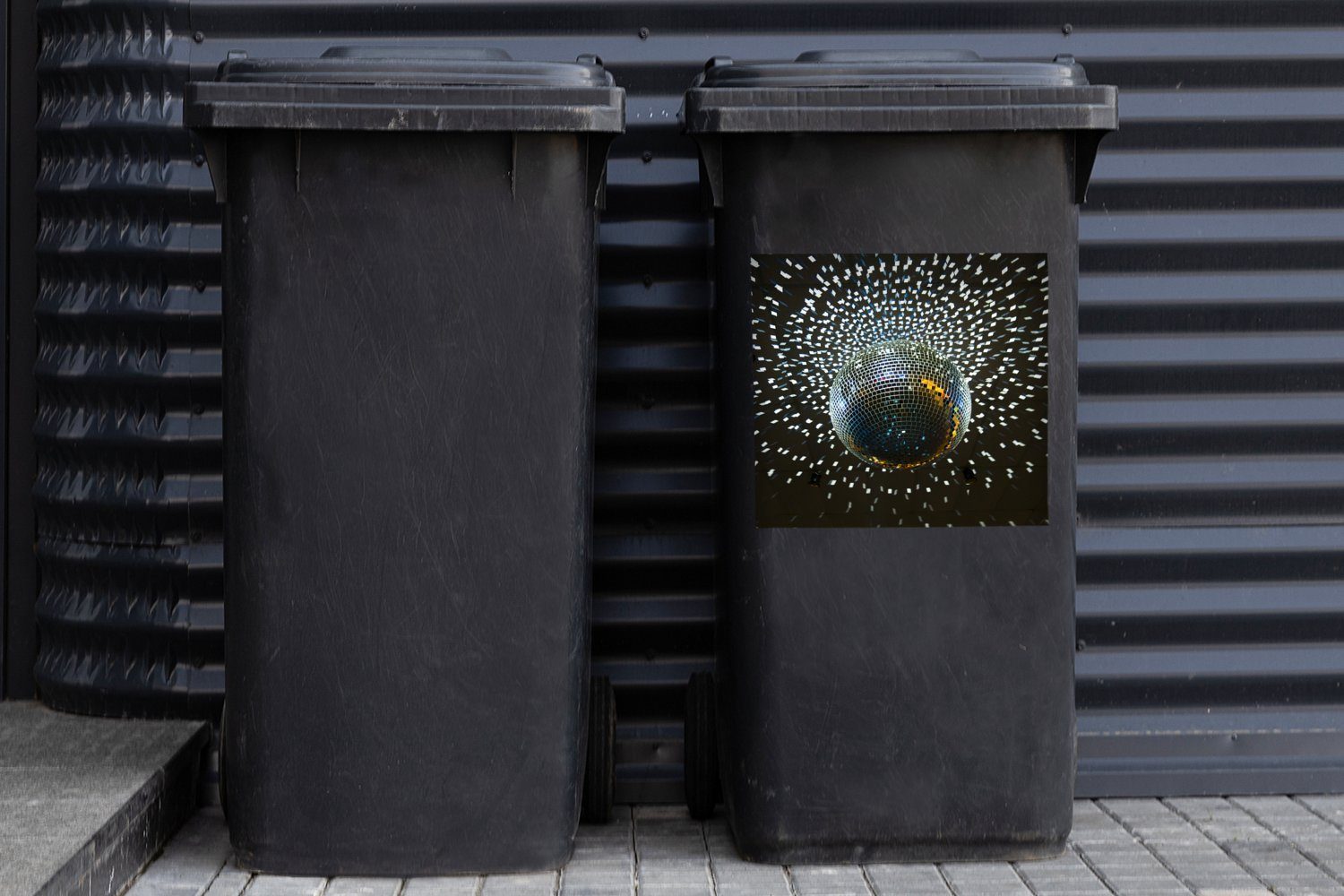 St), Container, Wandsticker MuchoWow Mülleimer-aufkleber, Eine Sticker, Abfalbehälter (1 Mülltonne, an der Decke Discokugel
