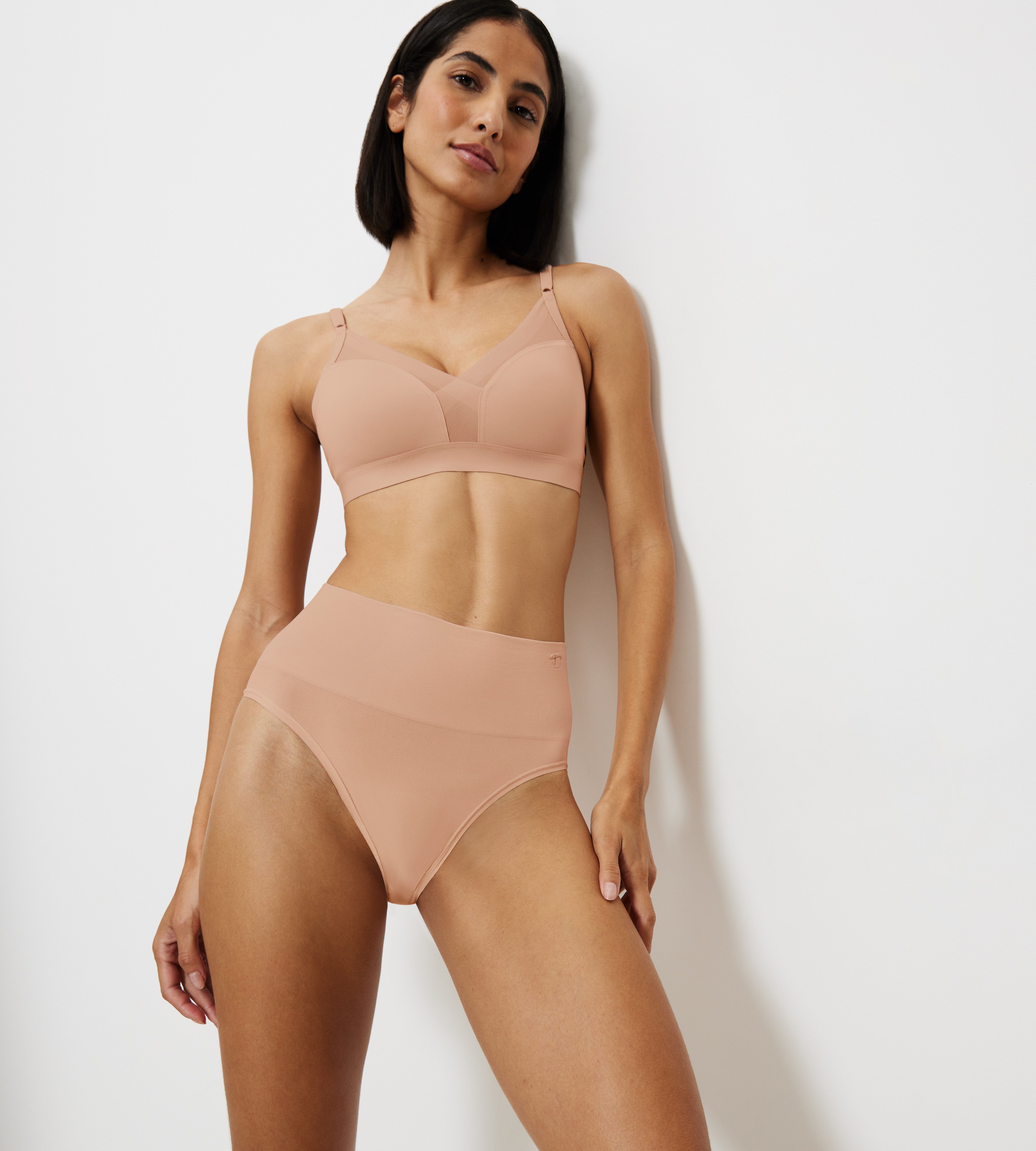 Triumph Shapingslip Soft Sculpt nahtlos, leicht formend, hoher Beinausschnitt – Bild 5 von 5