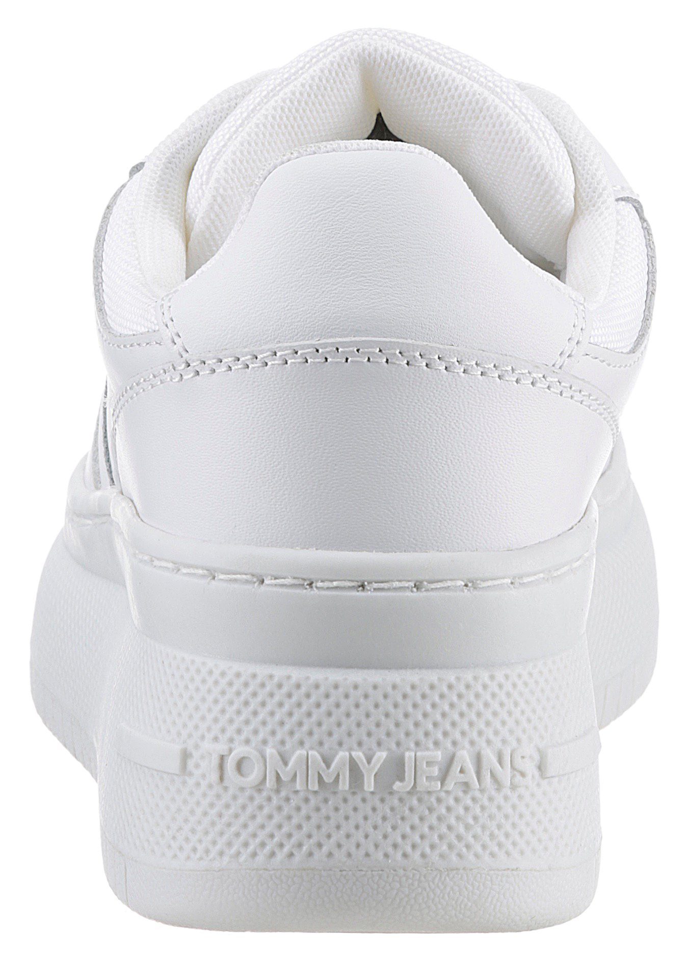 weiß in Plateausneaker Tommy mit der Jeans BASKET ESS TJW Logoschriftzug FLATFORM RETRO Sohle