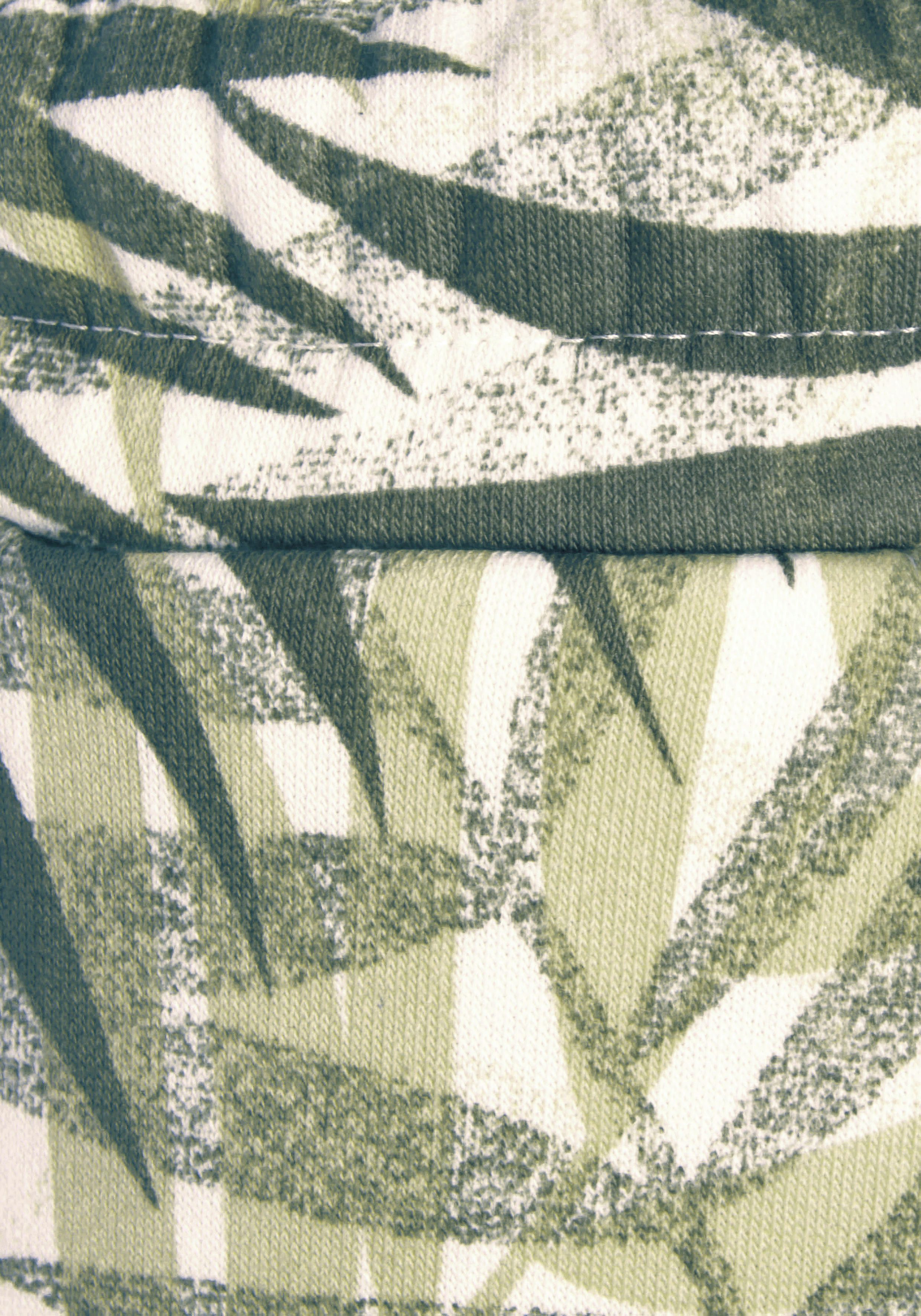 LASCANA Sweatshorts Loungeshorts im schönen Allover-Blätterdruck, Loungewear