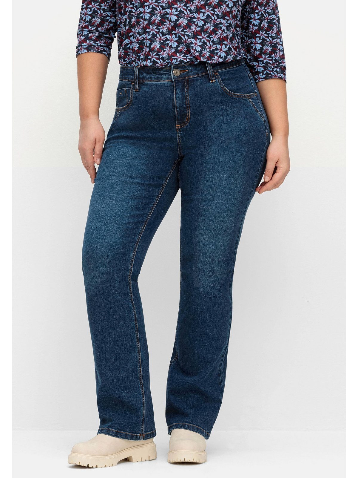 Sheego Bootcut-Jeans blue viel SUSANNE Beinen und Große schmalen ideal Größen Bauch dark Denim bei