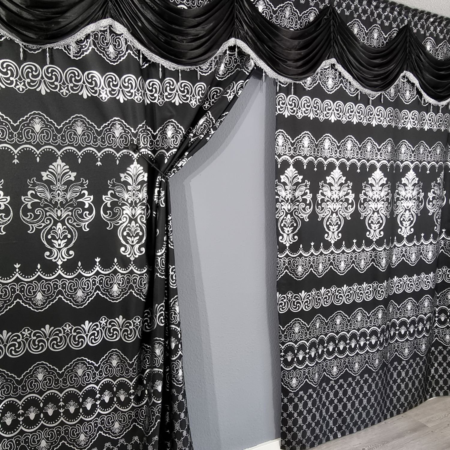 Gardinen by Justyna Verdunkelungsvorhang Barock Gardine Schwarz, Kräuselband, blickdicht, Polyester, Verdunkelung,Orientalisch Perde,Kräuselband,Verdunkelt,Barock stil