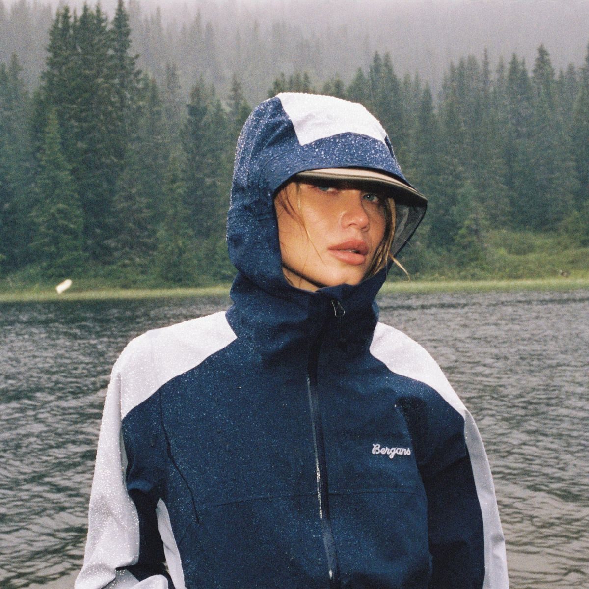 Bergans Outdoorjacke Vaagaa Allround 3L Shell Jacket Women Wind- und wasserdichte Damen-Shelljacke mit hoher Atmungsaktivität