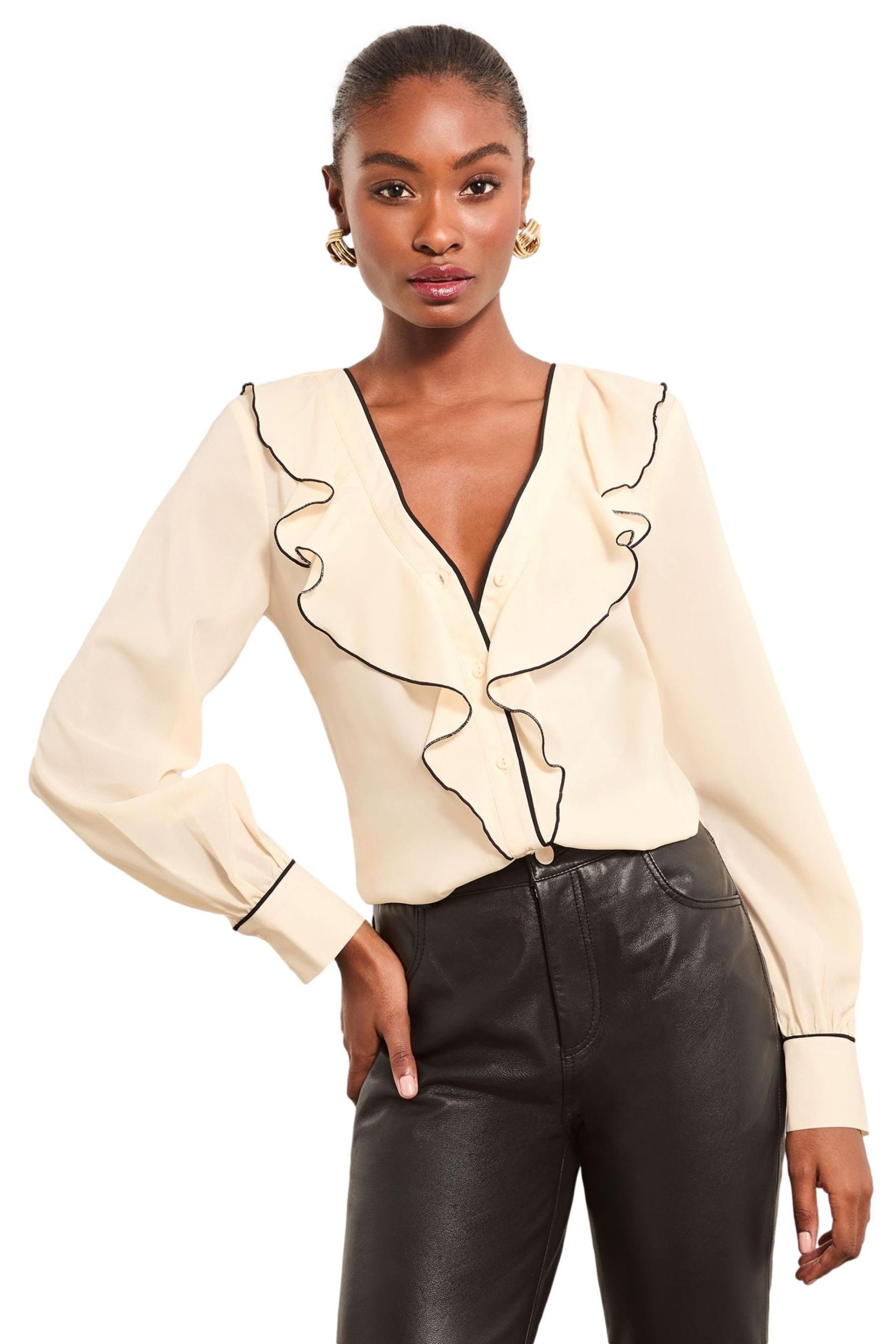 LIPSY Langarmbluse Lipsy Bluse mit V-Ausschnitt, Rüschen, Regular (1-tlg) günstig online kaufen