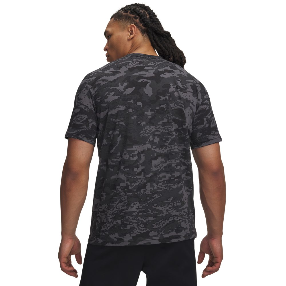 Under Armour® T-Shirt UA ABC CAMO SS sportlicher Stil, kurze Ärmel, aus Baumwolle und Polyester