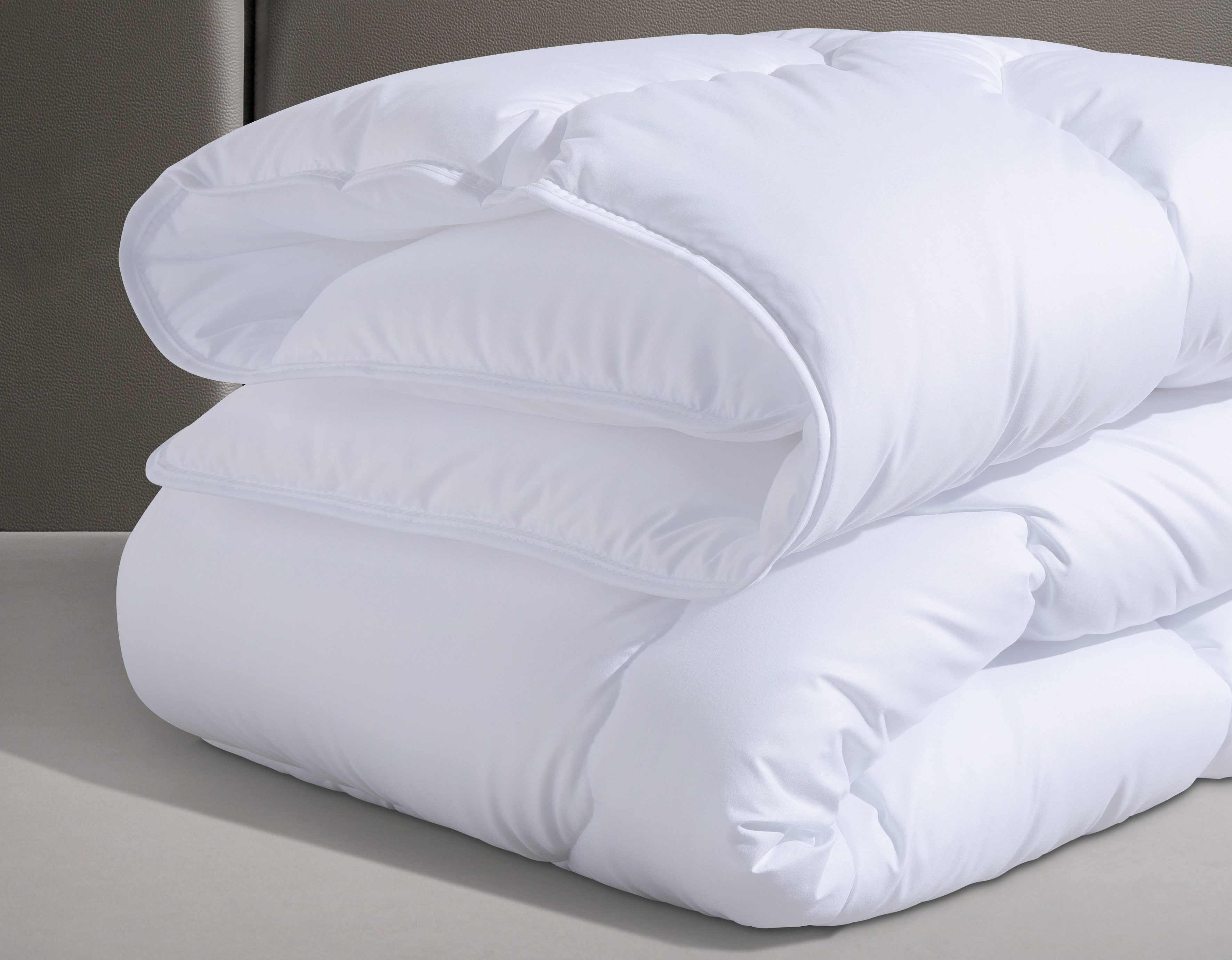 fan Microfaserbettdecke + Kopfkissen Kansas, 2tlg.-Set mit Kissen 80x80 cm, Füllung: Markenhohlfaser »EUROfill« (Bettdecke), Bezug: Microfaser mit Peach-touch ( – Bild 2 von 5