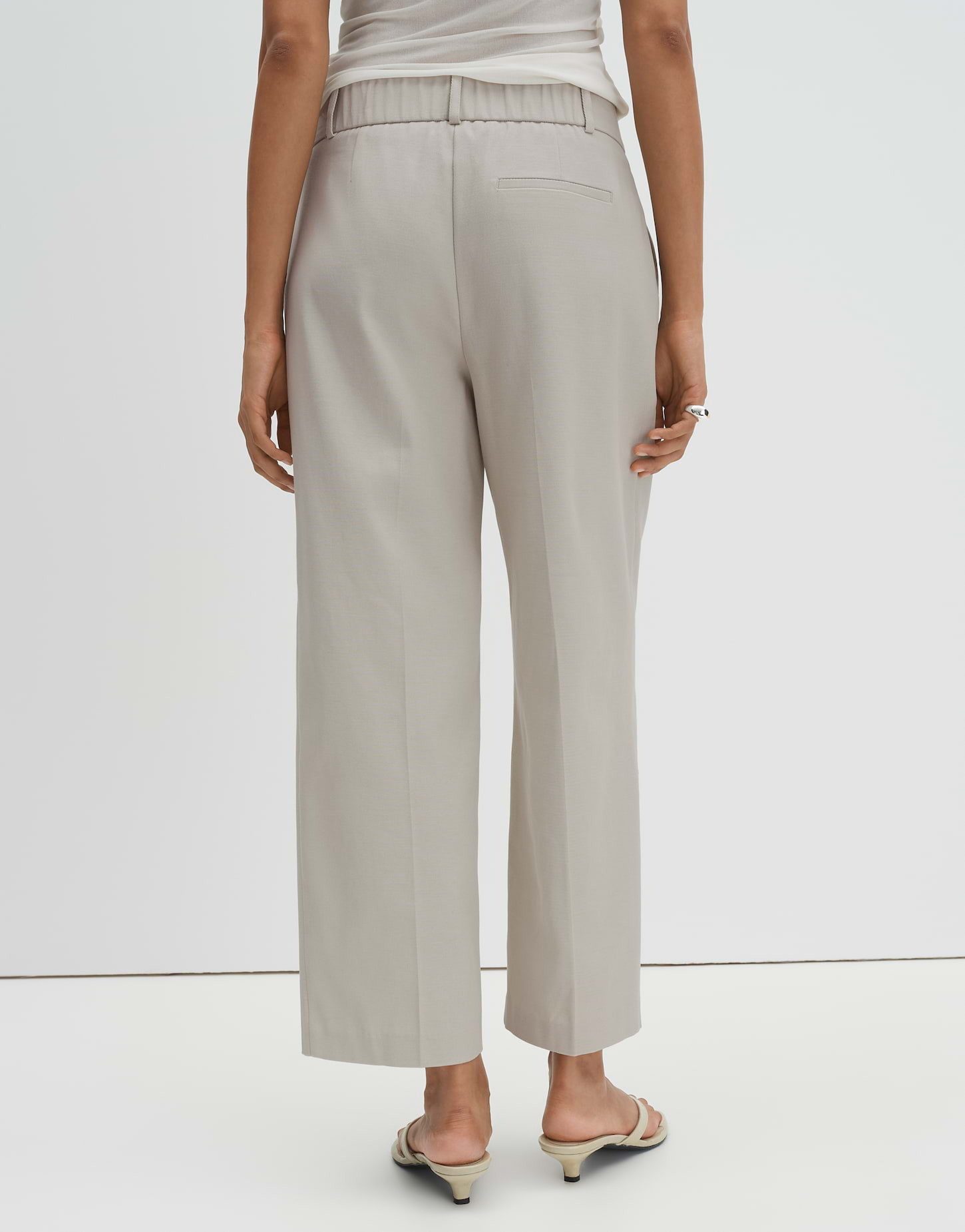 someday Bundfaltenhose Cisan flow City Pant mit festem Griff Mid Rise, Bundfalten und Gummibund hinten am Saum