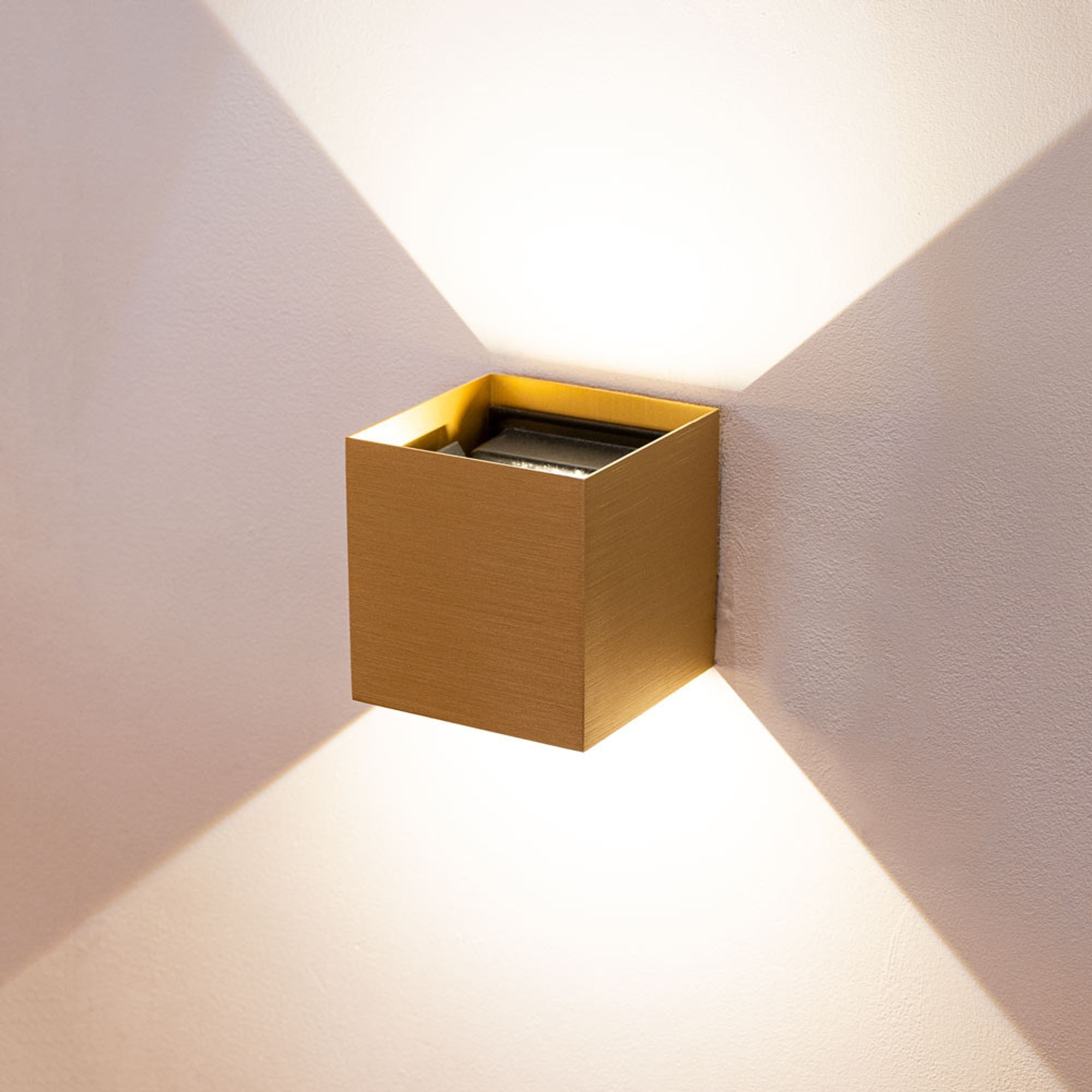 s.luce Wandleuchte LED Wandlampe Ixa mit Bewegungsmelder Gold-Gebürstet, Warmweiß