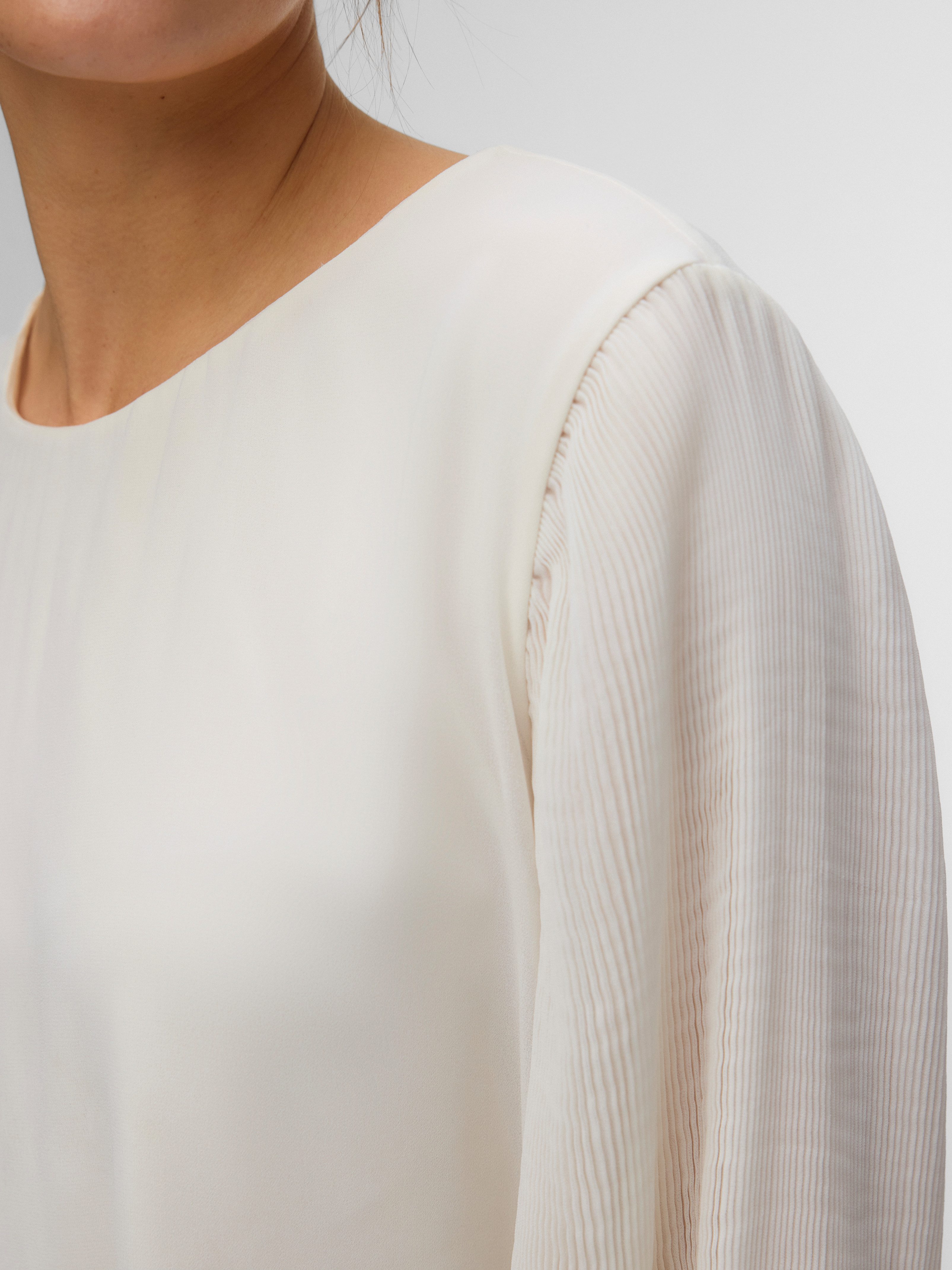 Vero Moda Blusenshirt VMSIGNE LS PLISSE TOP WVN mit Schlingenverschluss