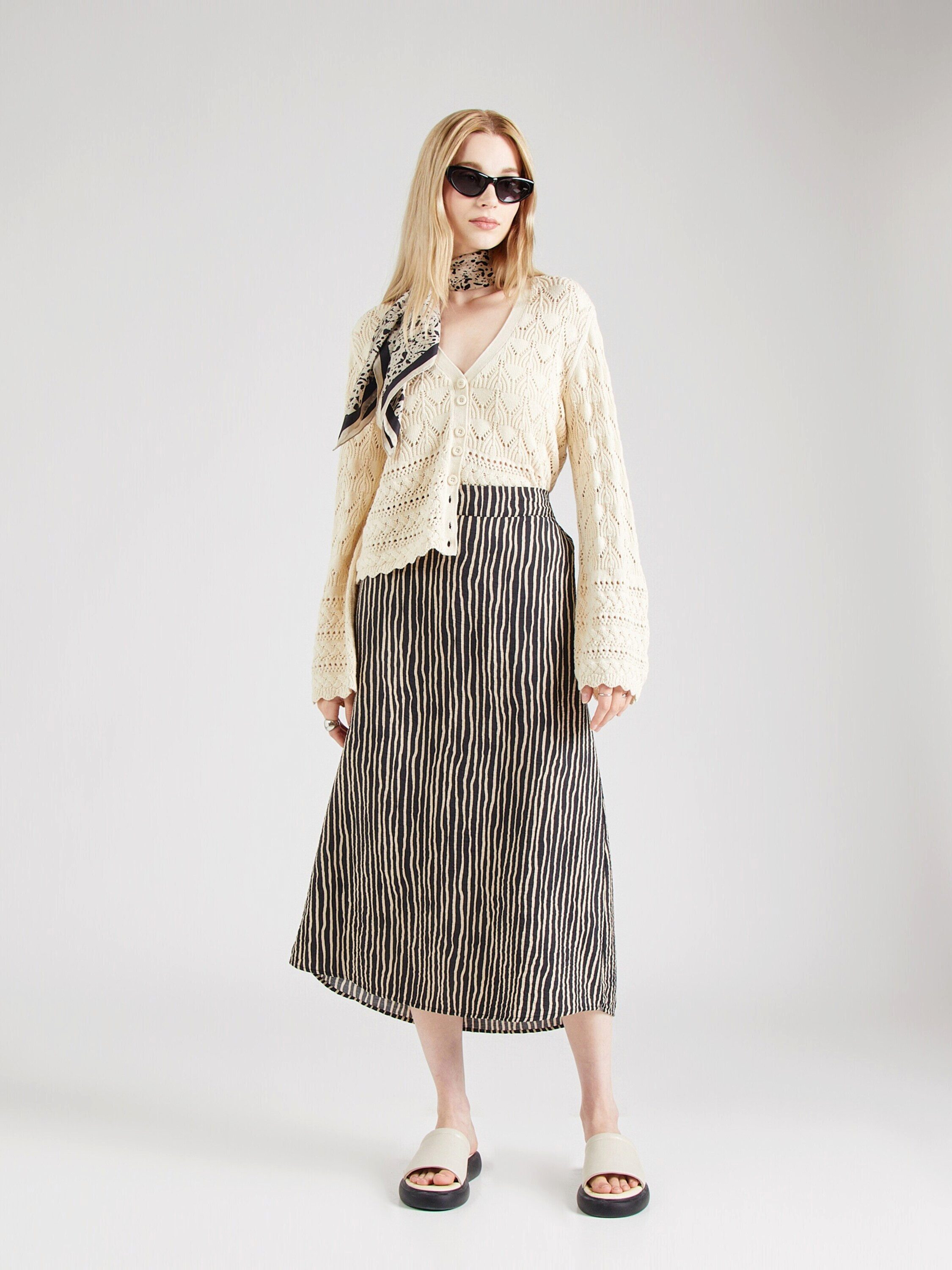 Vero Moda Strickjacke VMLUA (1-tlg) Lochmuster