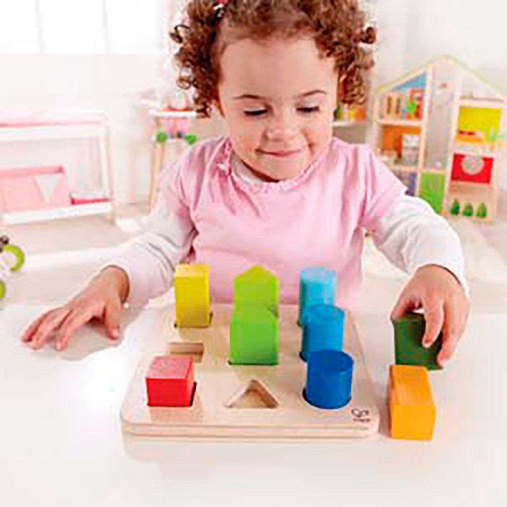 Hape Steckspielzeug Farben- und Formensortierer