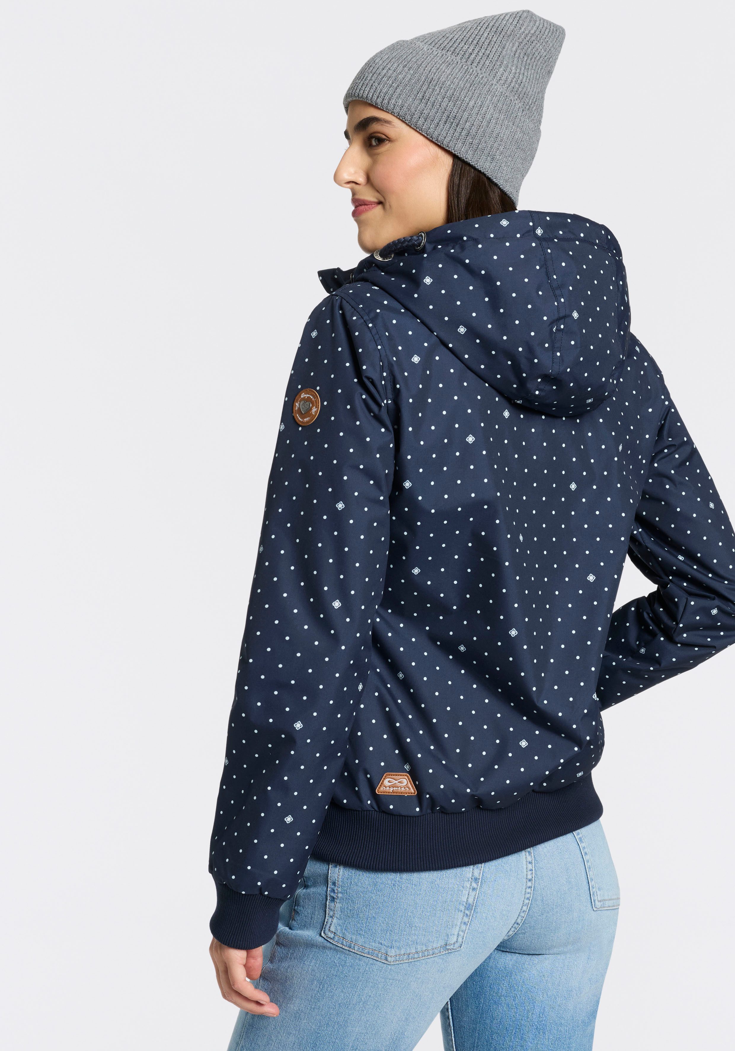 Ragwear Outdoorjacke NUGGIE DOTS O aus Polyester, hüftlange Passform, hochschließender Kragen