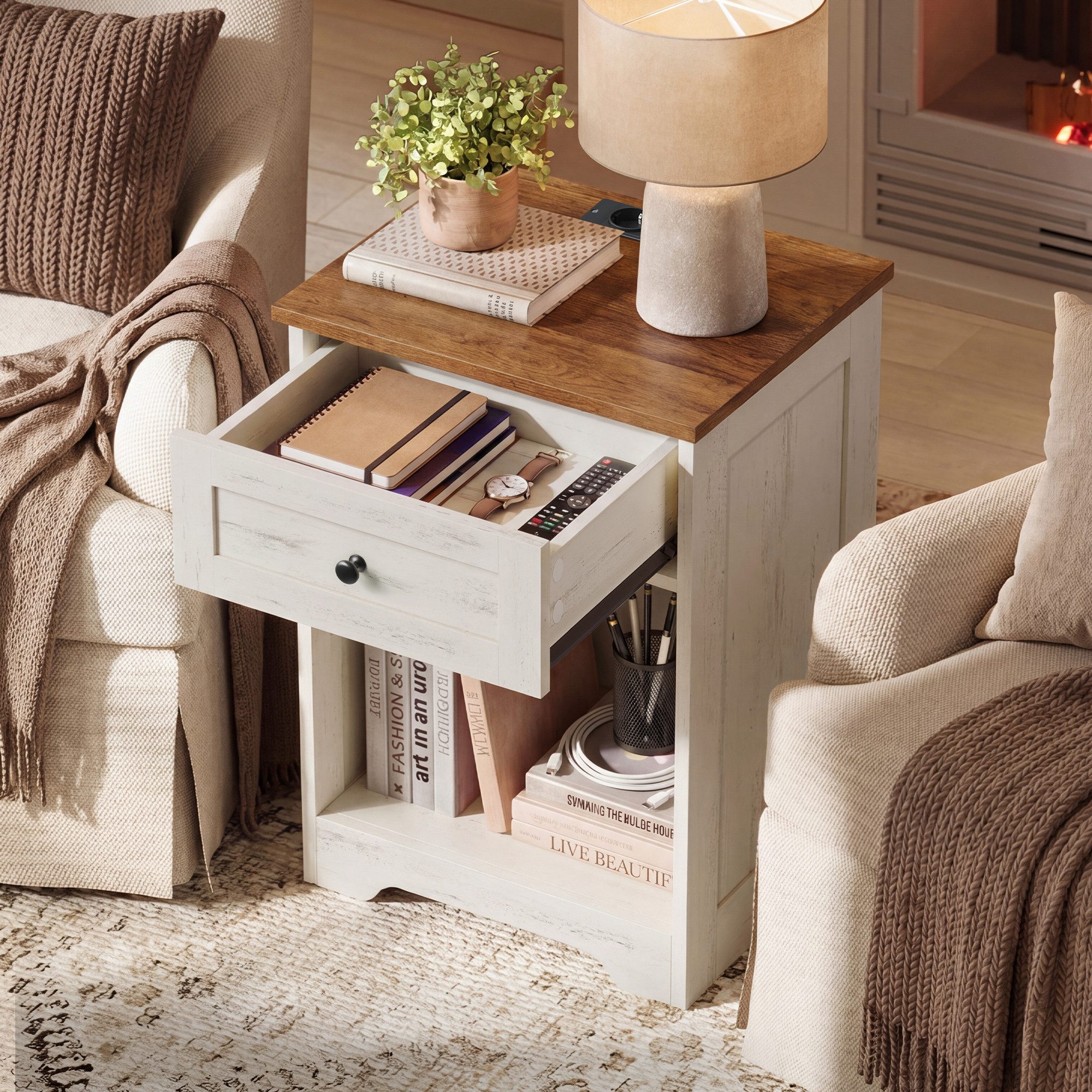 VASAGLE Nachttisch Beistelltisch aus Holzspanplatte, Landhausstil für Schlafzimmer, mit Steckdose, USB-Anschlüssen und Schublade, 40 x 30 x 59 cm