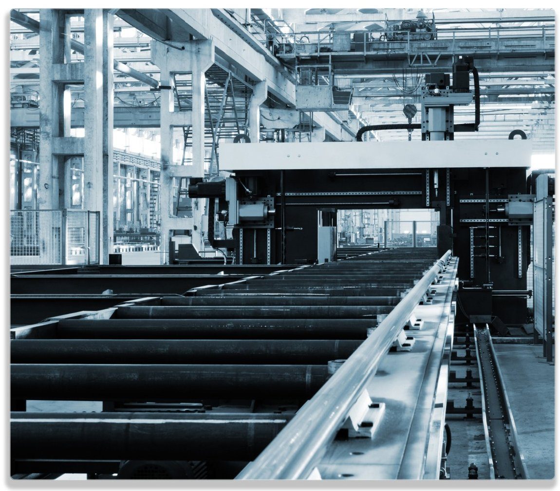 Wallario Herd-Abdeckplatte Fließband in einer modernen Fabrik Halle mit Maschinen und Gitterdach, ESG-Sicherheitsglas, (Glasplatte, 1 tlg., inkl. 5mm Noppen), verschiedene Größen