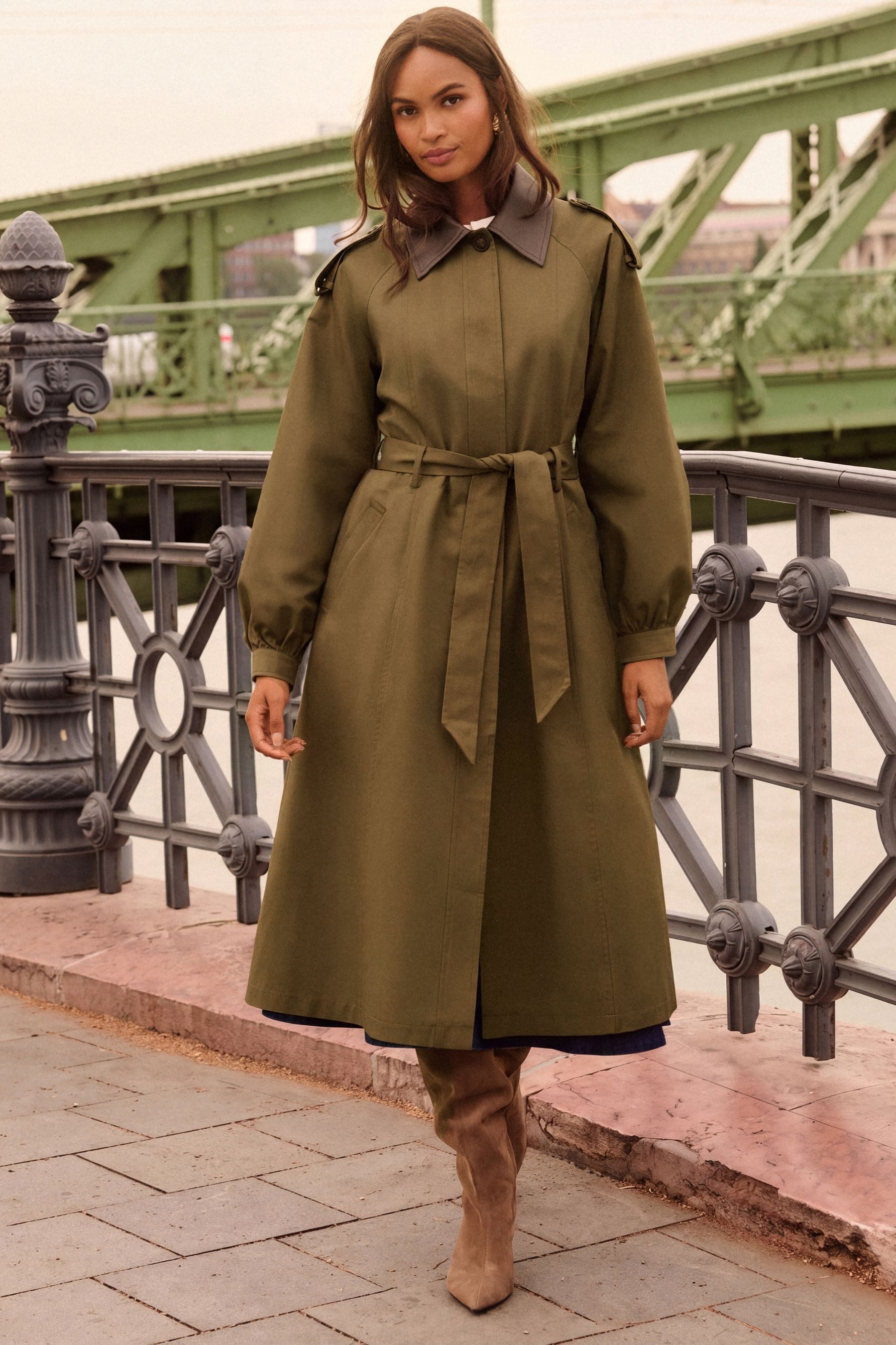Love & Roses Trenchcoat Love & Roses Trenchcoat, Kurzgröße (1-tlg) – Bild 5 von 5