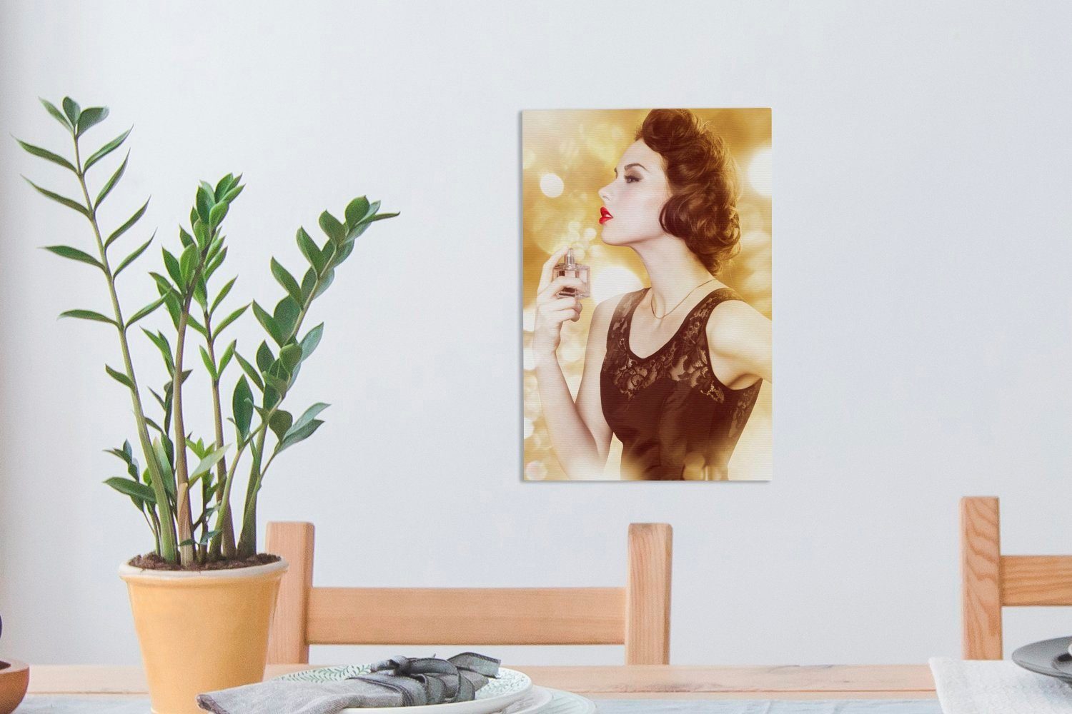 OneMillionCanvasses® inkl. Eine fertig sprüht Frau Leinwandbild ihren Gemälde, Hals, Leinwandbild St), (1 auf cm Zackenaufhänger, bespannt Parfüm 20x30