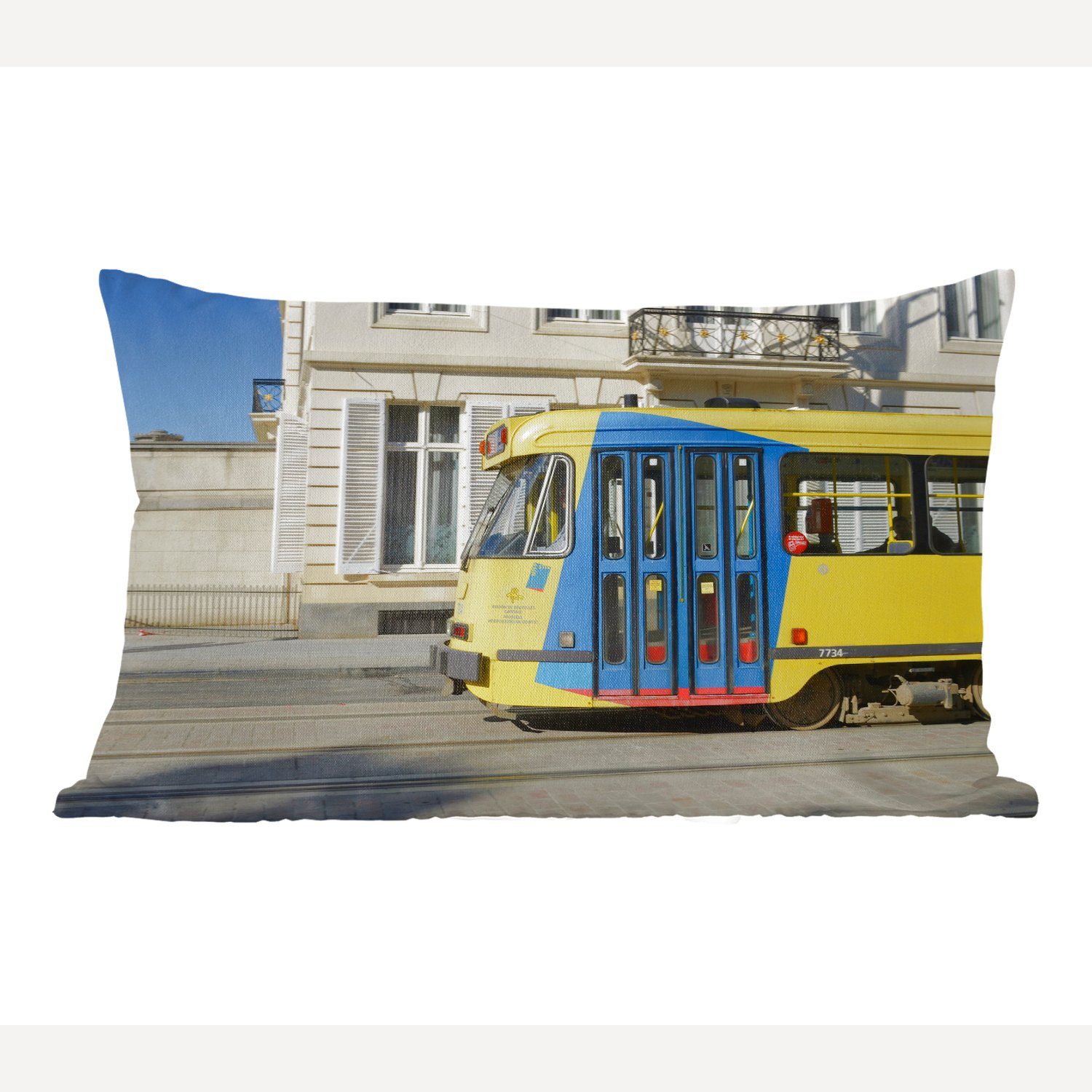 MuchoWow Dekokissen Eine gelb-blaue Straßenbahn fährt durch die Straßen von Brüssel, Wohzimmer Dekoration, Zierkissen, Dekokissen mit Füllung, Schlafzimmer