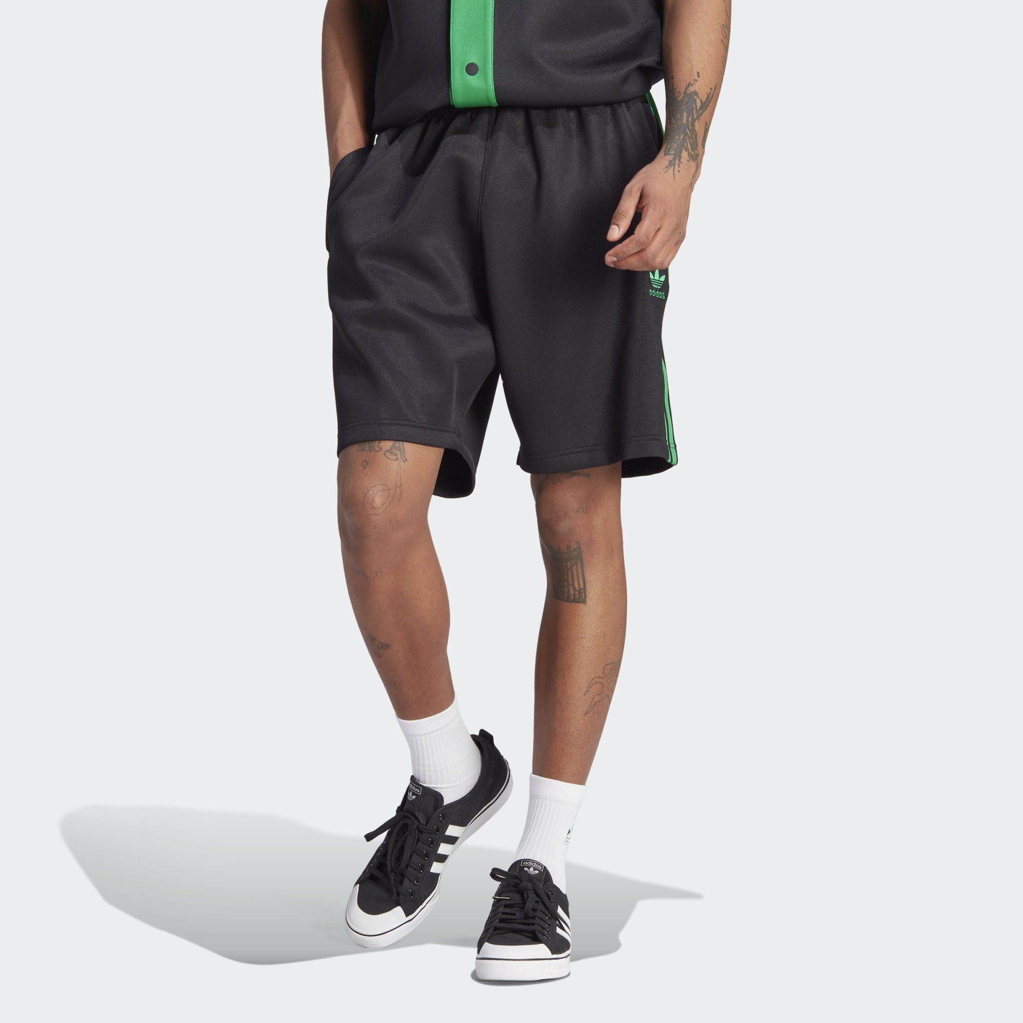 adidas Originals Shorts ADICOLOR CLASSICS+ SHORTS Black / Green