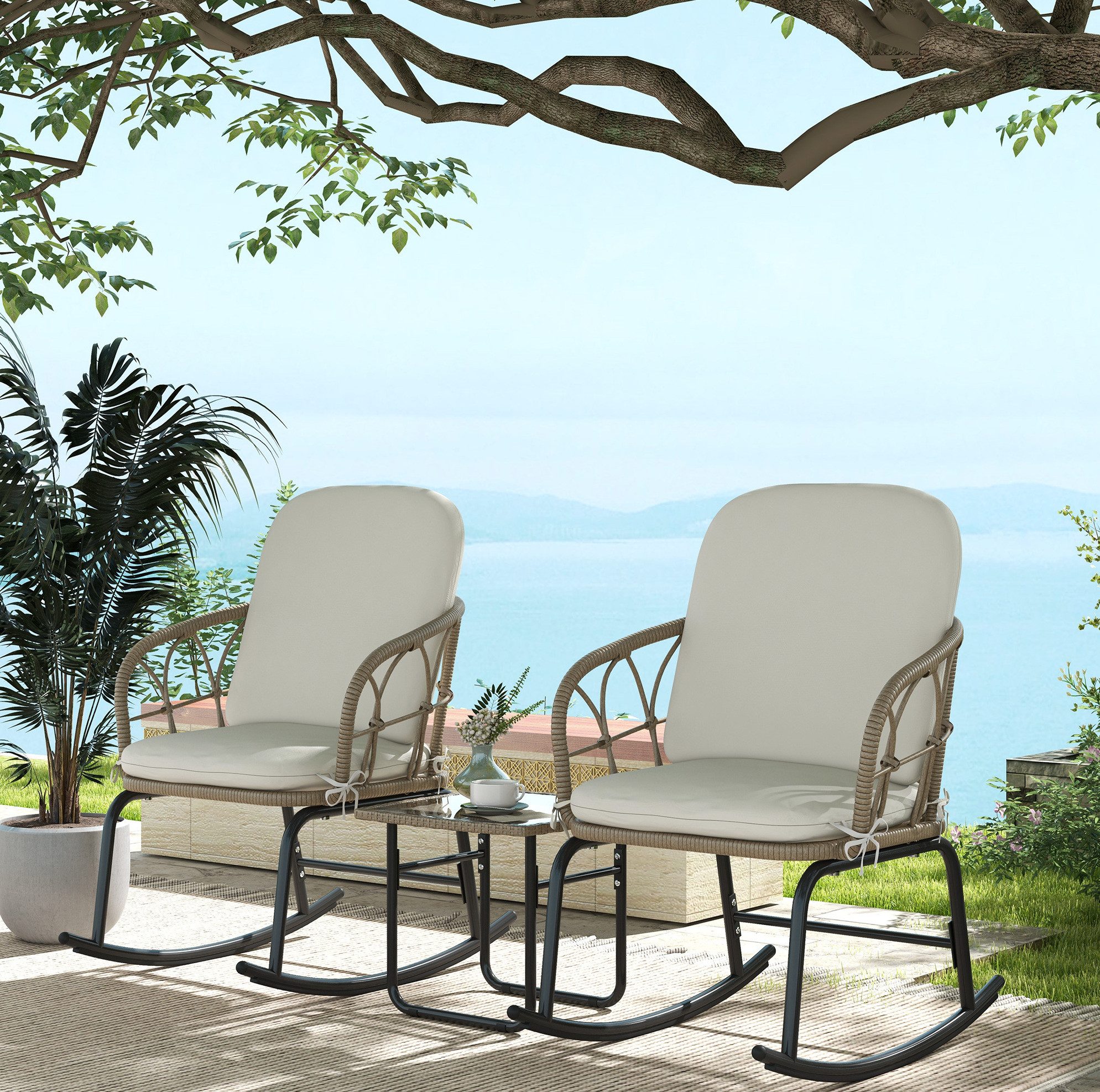 OKWISH Sitzgruppe 3‑tlg. Rattan-Schaukelstuhl-Set mit 2 Schaukelstühlen & 1 Couchtischt, (Set, 3-tlg., Sanft schwingende Garnitur für entspannte Nachmittage im Freien), 63x82x75 cm mit Kissen für Terrasse, Balkon & Garten