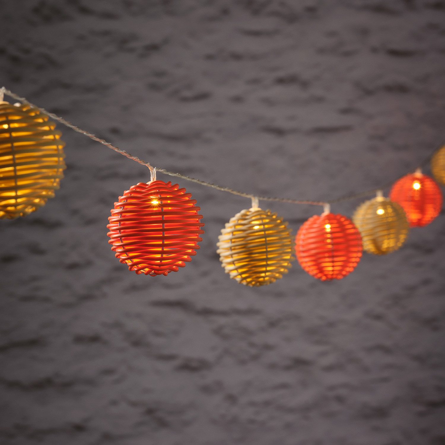 Lights4fun LED-Lichterkette 10er LED Solar Lichterkette Rattan Kugeln bunt