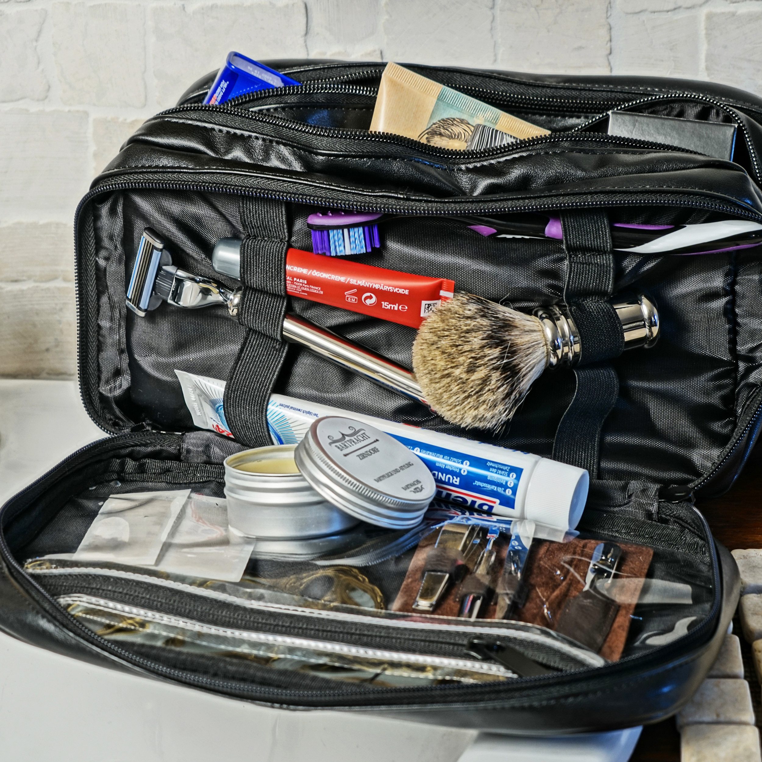 Fantasia Beauty Kulturbeutel Kulturtasche aus Kunstleder, 2 große Fächer davon 1 großes Nass-Fach (1-tlg), Kunstleder, geräumigen Hauptfach mit Nass-Fach