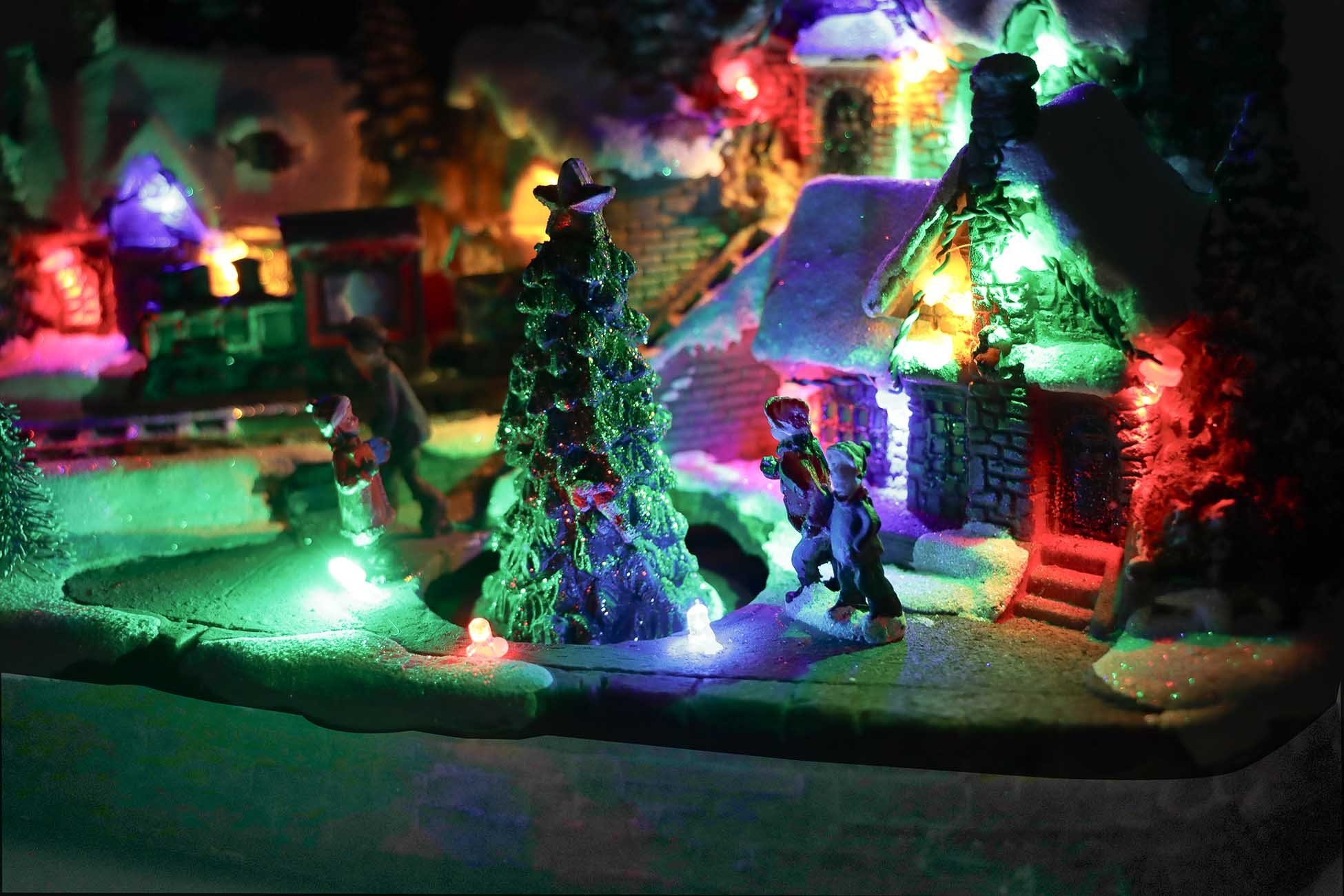 im Weihnachtsdorf Weihnachtszug Schnee LuVille und Licht, Weihnachtsdorf mit mit Animation