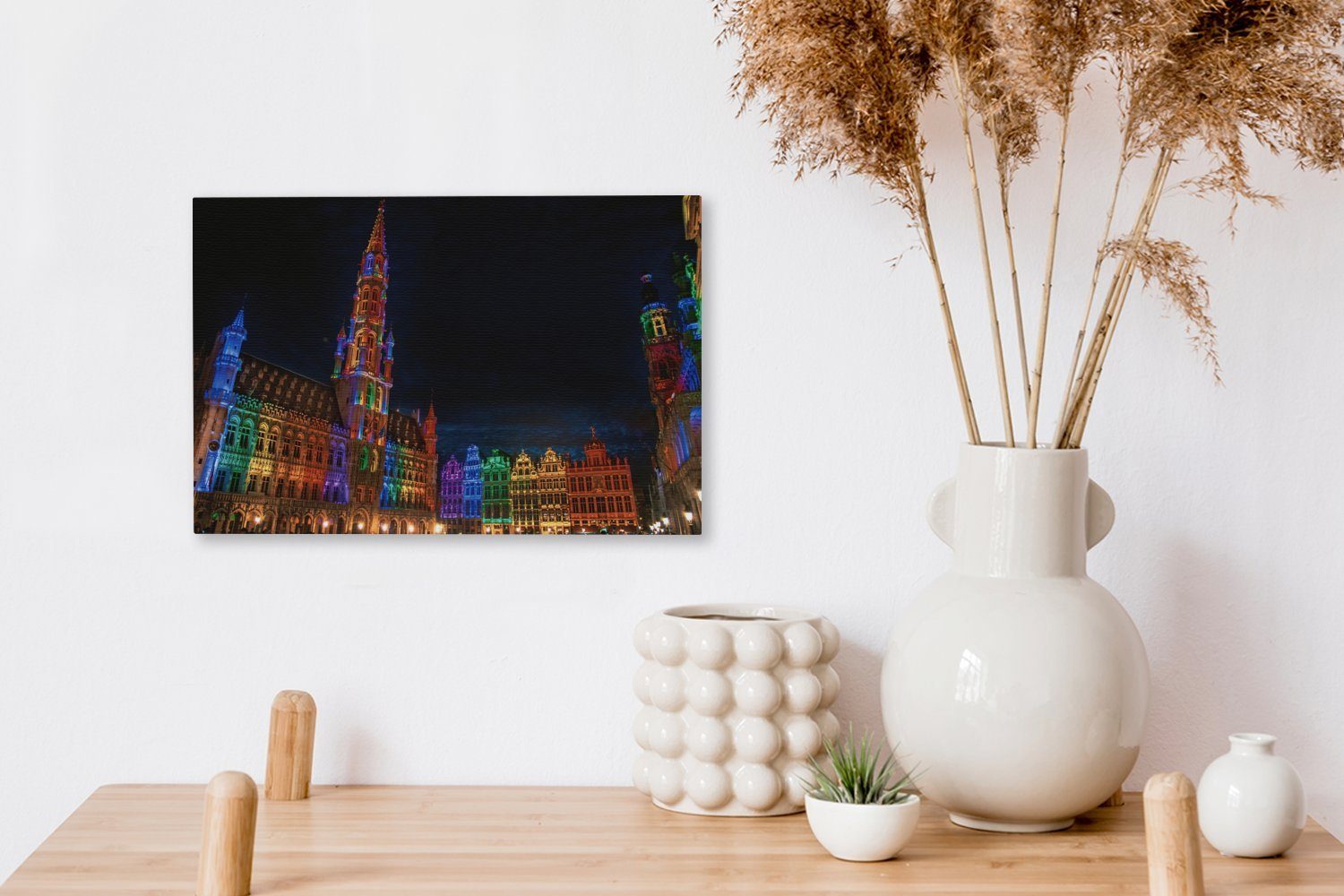 Der Wanddeko, 30x20 seinen Place Leinwandbild cm Aufhängefertig, beleuchtete schönen, Leinwandbilder, von nächtlich mit St), Brüssel (1 Grand OneMillionCanvasses® Wandbild