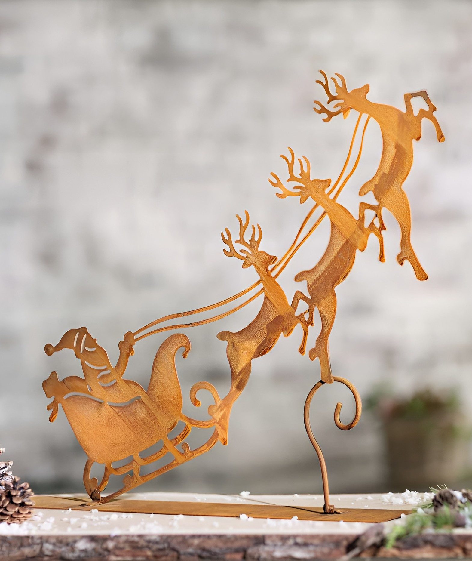 Dekoleidenschaft Weihnachtsfigur "Santa mit Schlitten" Dekofigur aus Metall günstig online kaufen