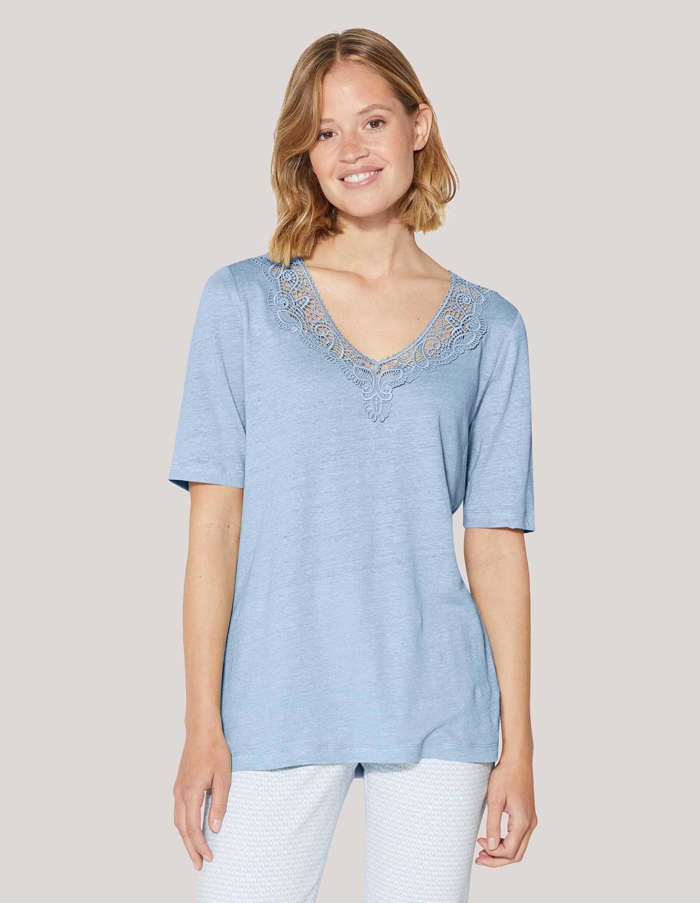 MADELEINE Kurzarmshirt Kurzarm Leinen-Shirt mit Spitzenbesatz Uni-Design mit dekorativem V-Ausschnitt vorne und hinten