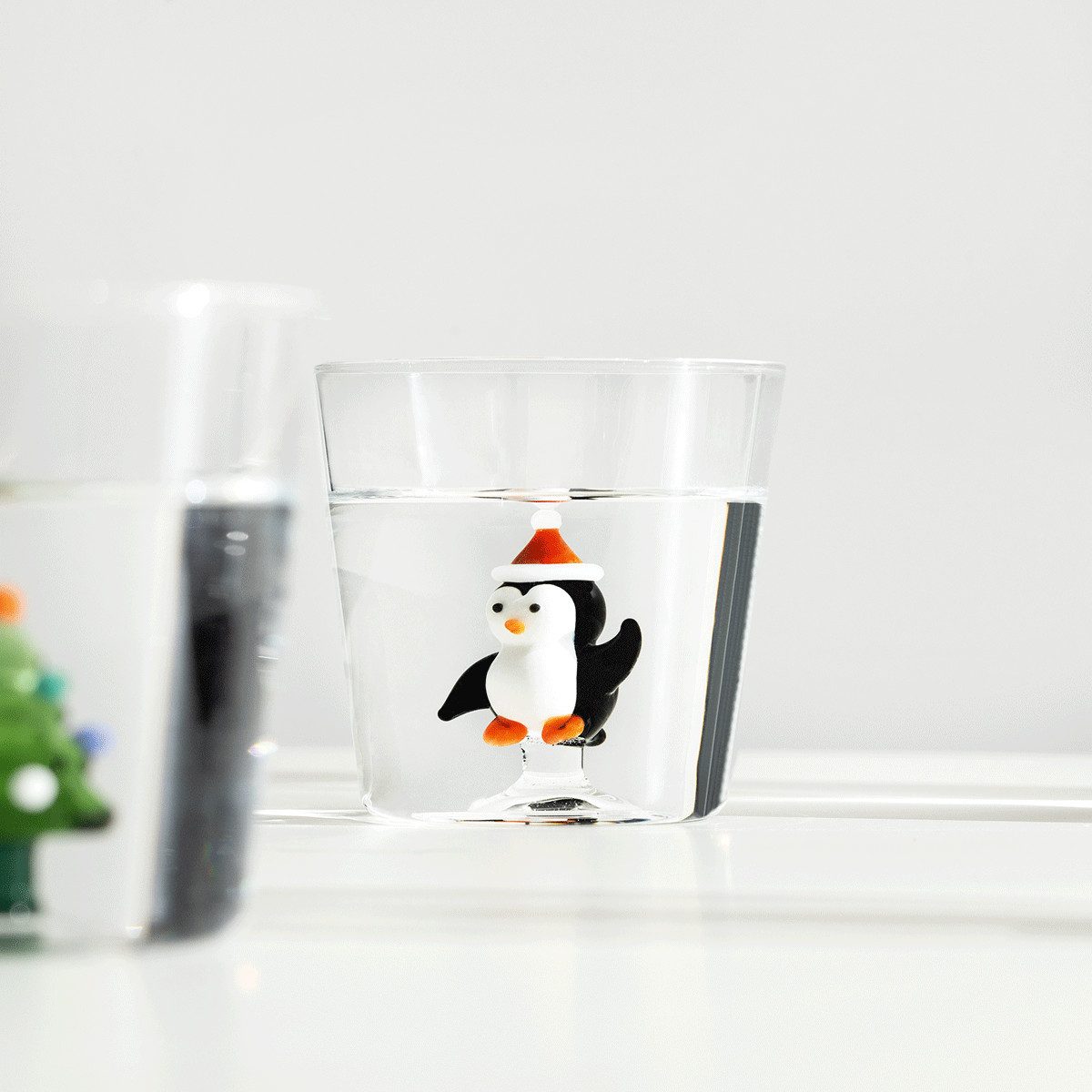 Glas Trinkglas »Pinguin mit Mütze«.