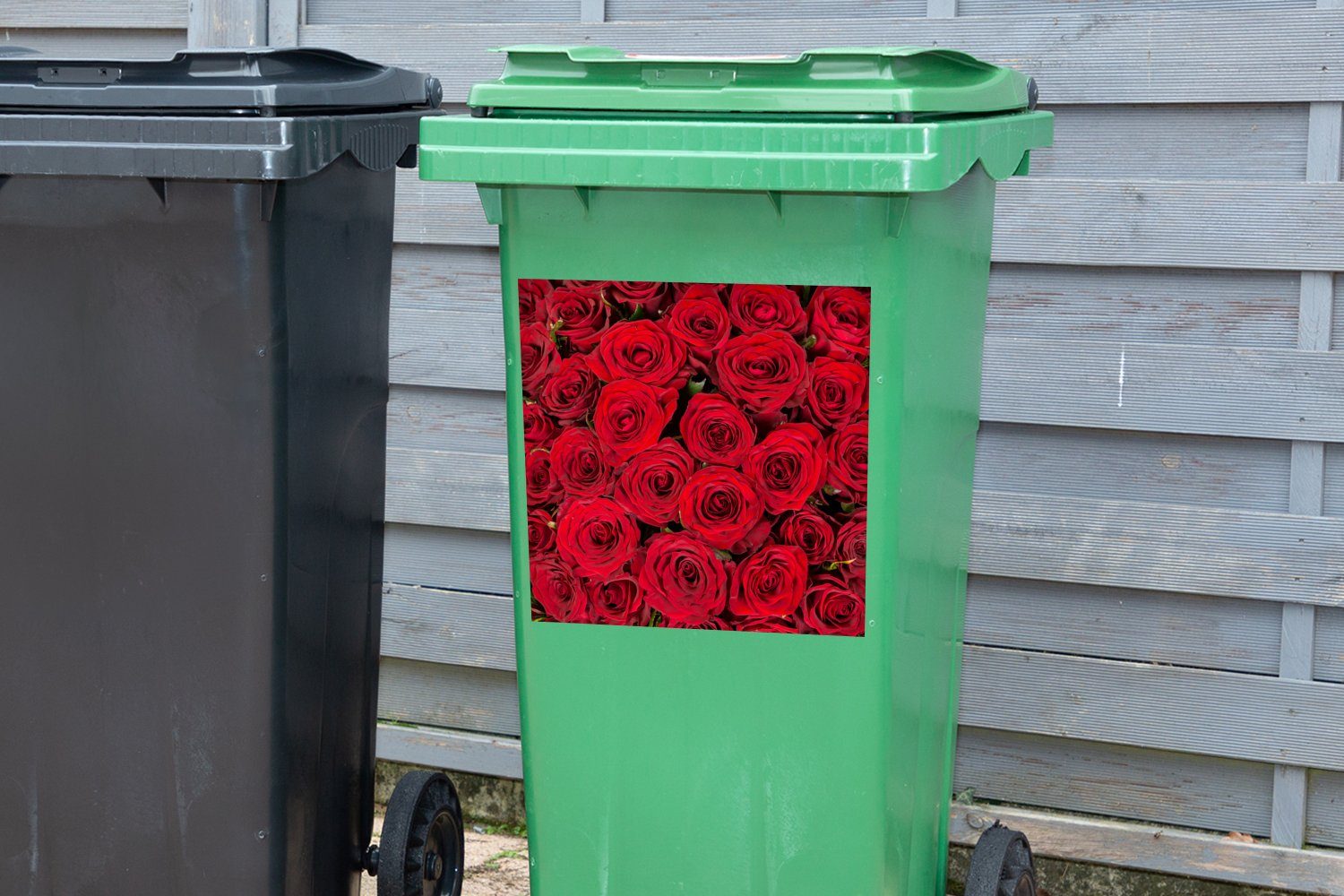 MuchoWow Wandsticker Rosen - Abfalbehälter Blumenstrauß - Mülltonne, Rot (1 St), Mülleimer-aufkleber, Sticker, Container