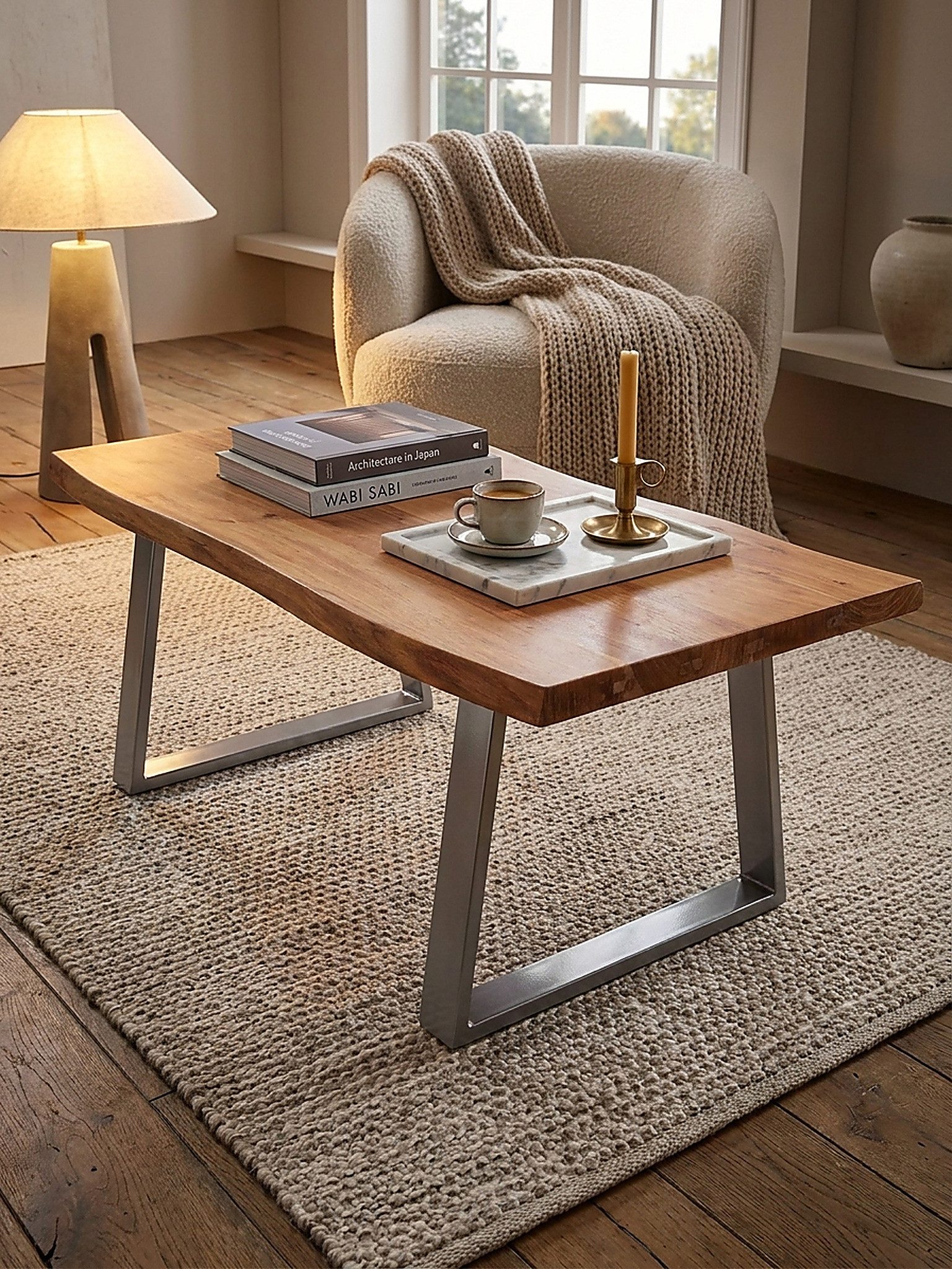 KADIMA DESIGN Couchtisch Couchtisch 120x60x46 cm Akazie Massivholz / Metall Baumkante, Design (mit Trapezbeinen in Chrom), Wohnzimmertisch Rechteckig, Sofatisch Stubentisch Braun, Kaffeetisch
