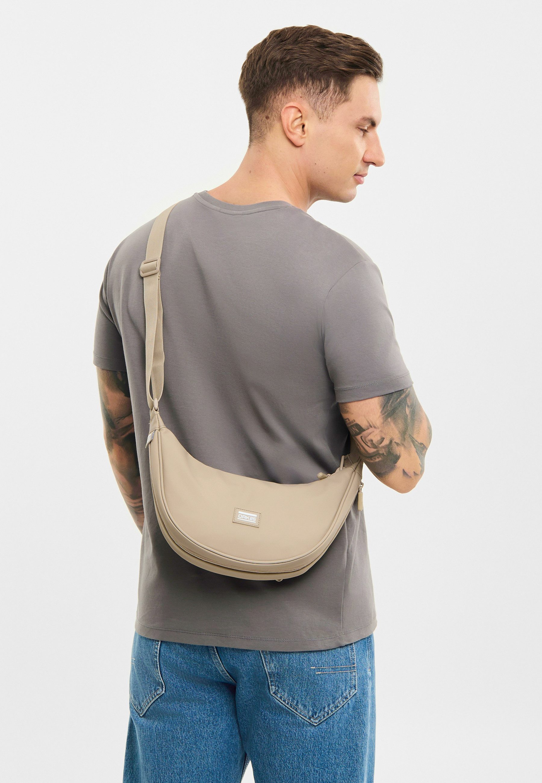 OAK25 Umhängetasche Every Day Moon Bag reflektierend & wasserabweisend, Halbmondtasche mit reflektierendem Boden & Bike-Strap