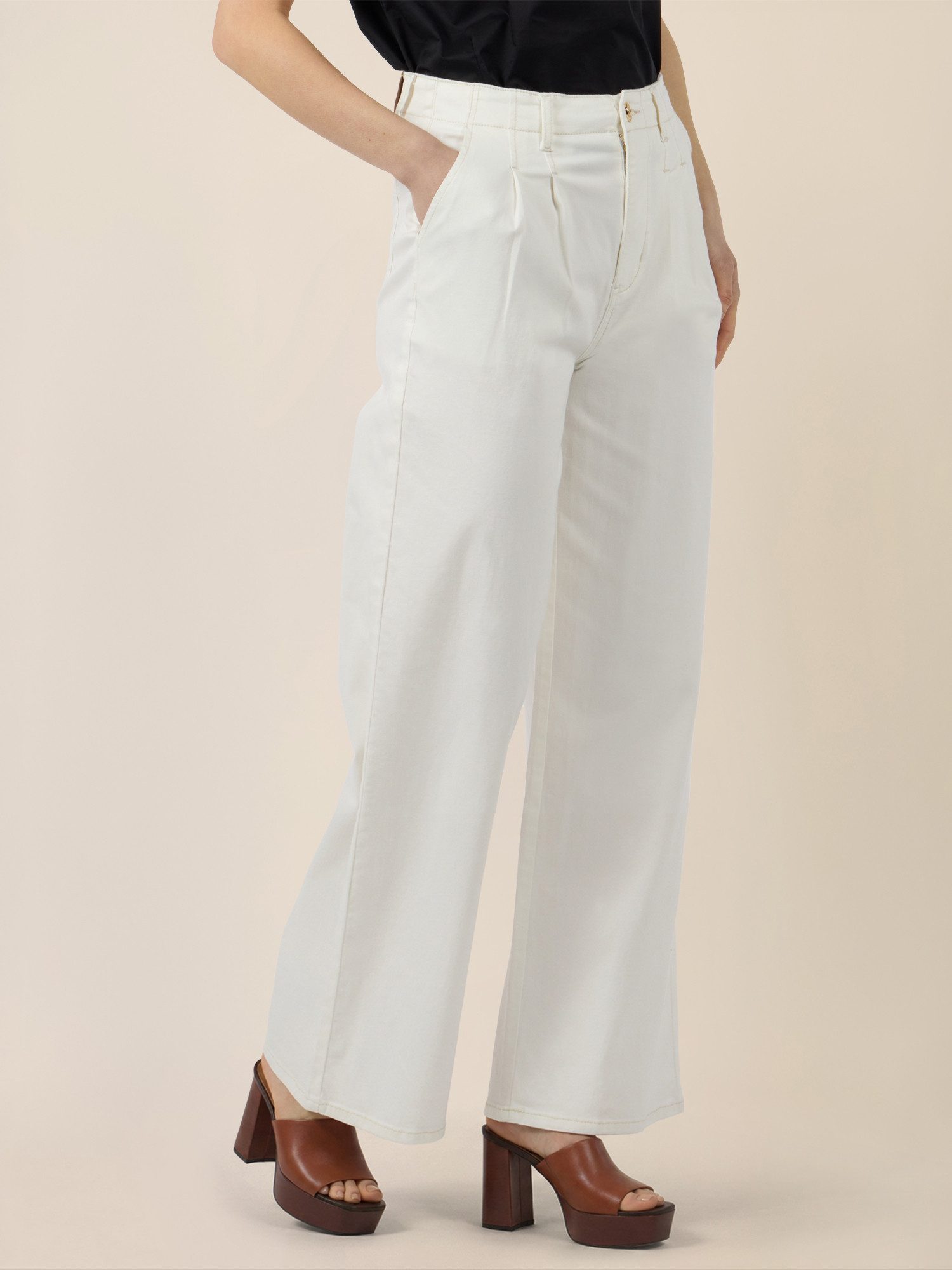 Apart Bootcut-Jeans mit Falten und weitem Bein