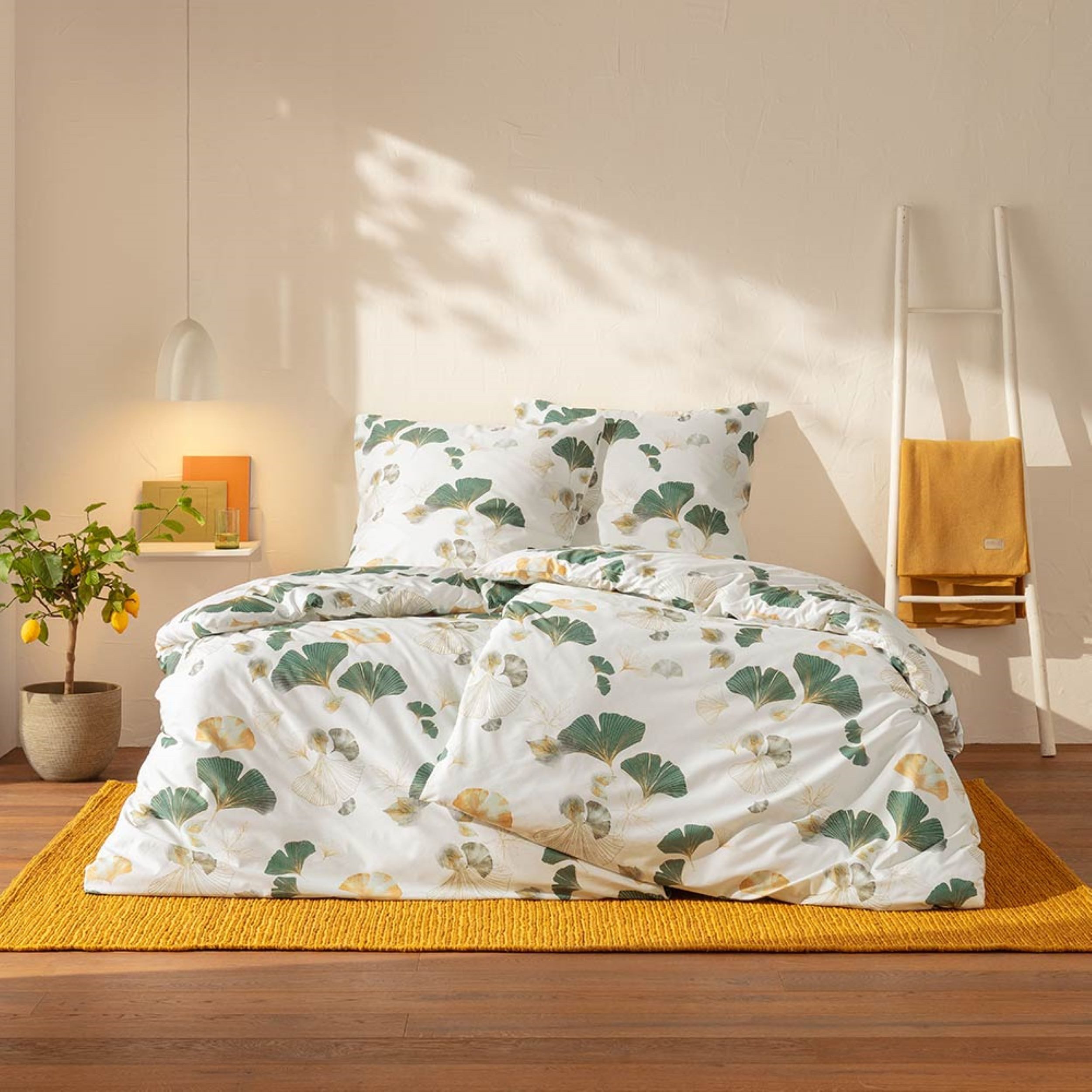 Estella Bettwäsche Estella Mako-Satin Bettwäsche 135x200 Gisele grün Blätter Gingko 7702-, Mako-Satin, 2 teilig, für Sommer und Winter