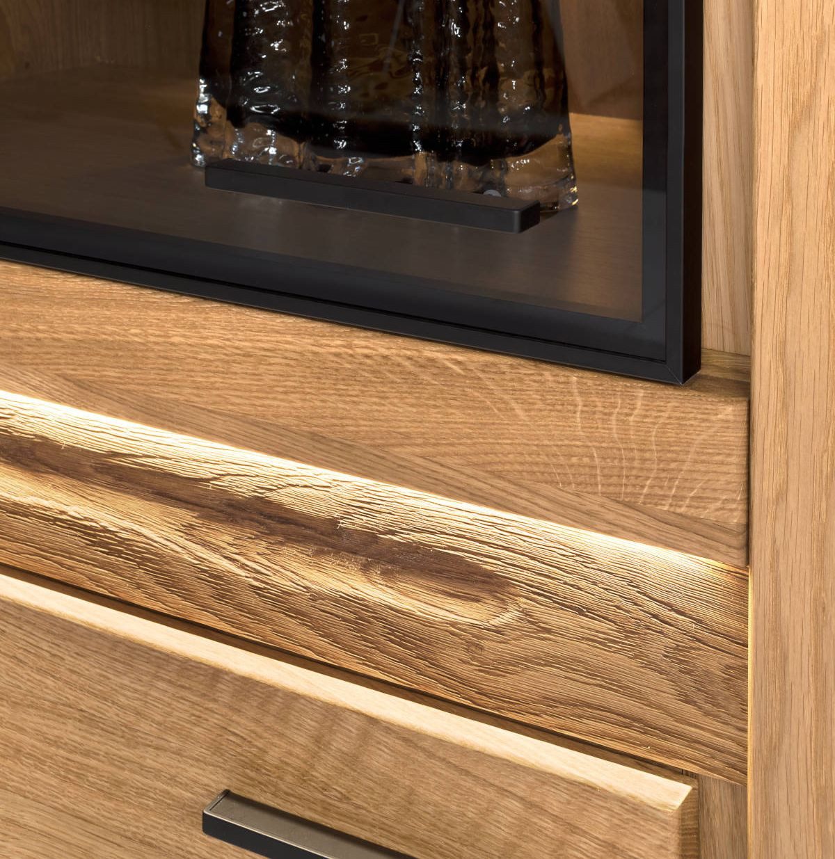 Empinio24 Standvitrine Volo Vitrinenschrank Eiche teil-massiv, 110 cm breit, mit 4 Türen