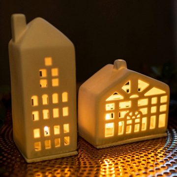 Parusia Windlicht Lichthaus 2er Set aus matt glasierter, weißer Keramik Dänisches Design, Fachwerkhaus und Wohnhaus mit Kerzenteller, Deko
