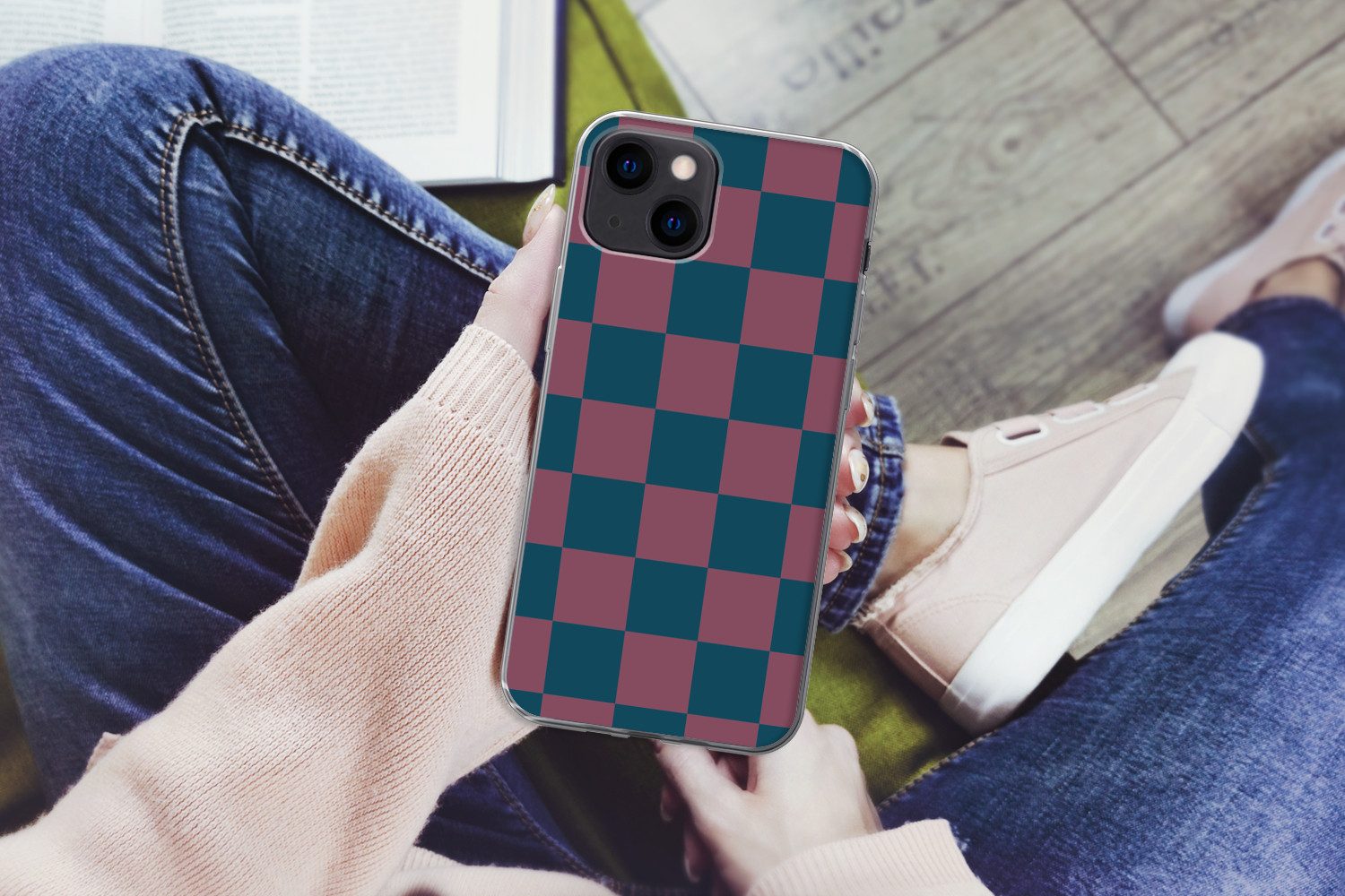 MuchoWow Handyhülle für Apple iPhone 13 Schachbrett Druck - Blau - Rot - Würfel, Smartphone-Bumper, Print, Handy Schutzhülle Dünn