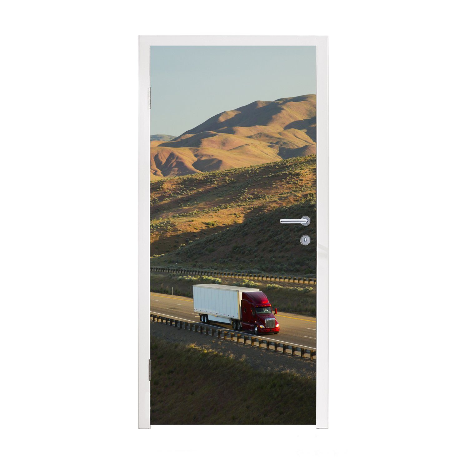 MuchoWow Türtapete Weißer und roter Lastwagen in einer hügeligen Gegend, Matt, bedruckt, (1 St), Fototapete für Tür, Türaufkleber, 75x205 cm