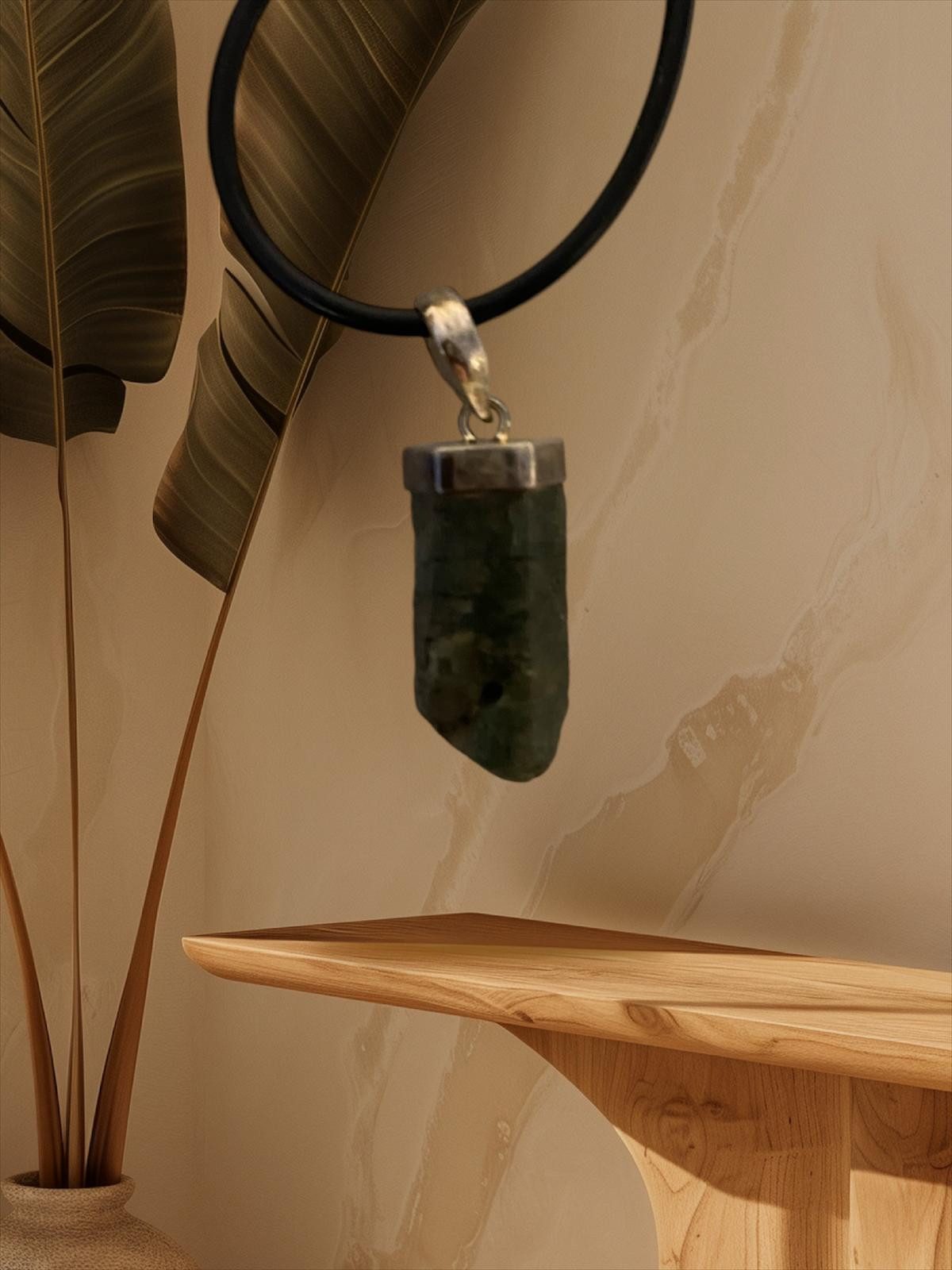 Eden Stone Kette mit Einhänger Halskette Smaragd-Heilstein Anhänger 925er Silberkappe Grüner Kristall (1-tlg)